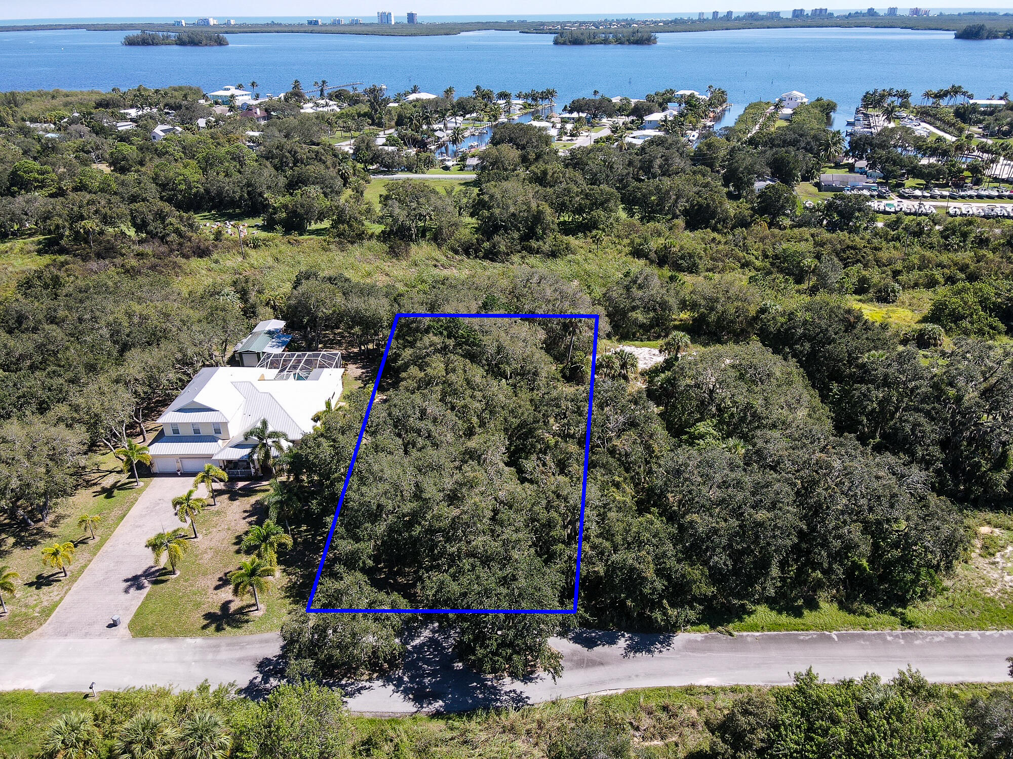 Foto de propiedad en 4120 Mariner Oaks Way, Fort Pierce, FL 34946 Fort Pierce con MLS# 