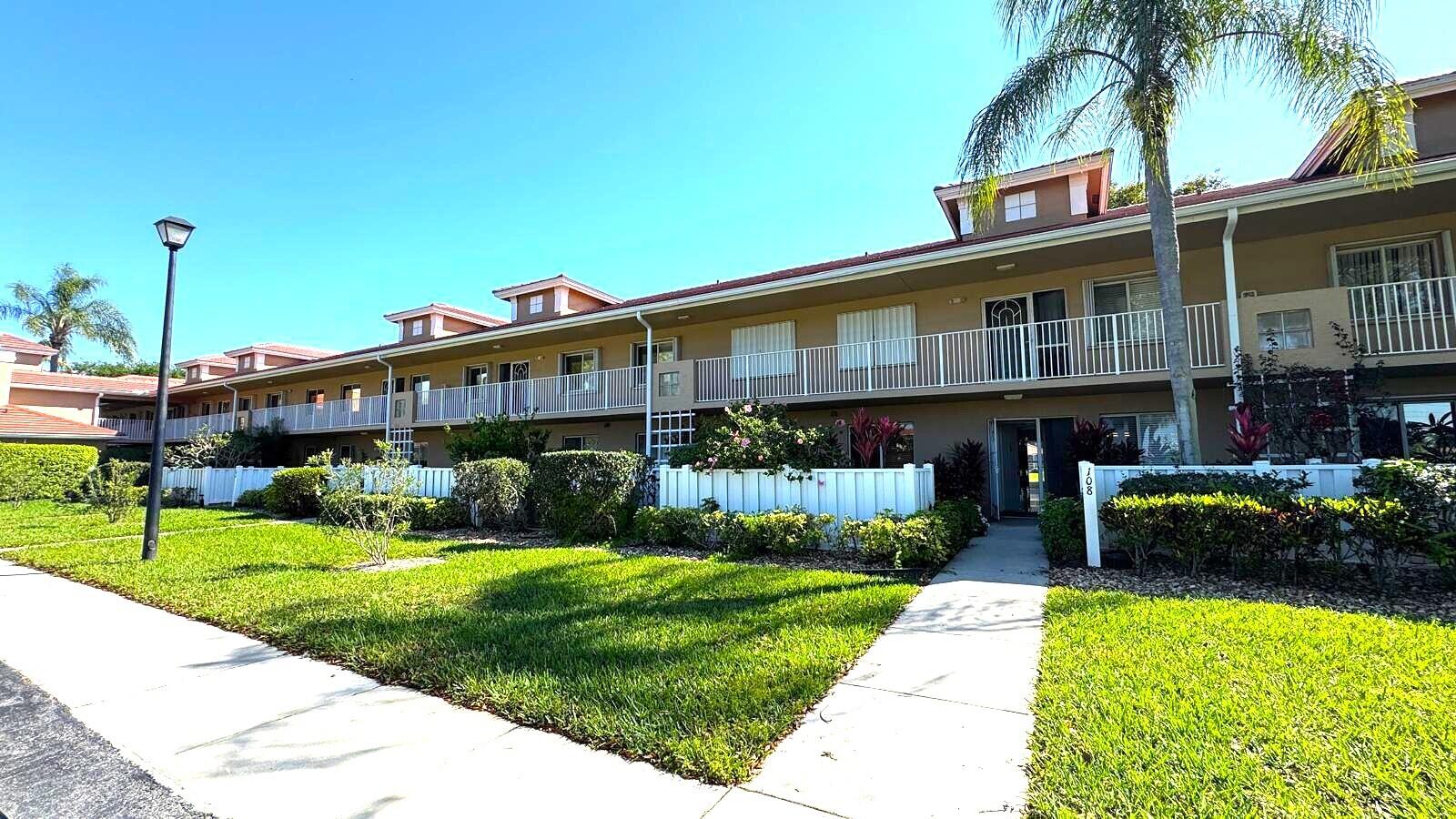 Foto de propiedad en 5876 Regal Glen Drive 108, Boynton Beach, FL 33437 Boynton Beach con MLS# 