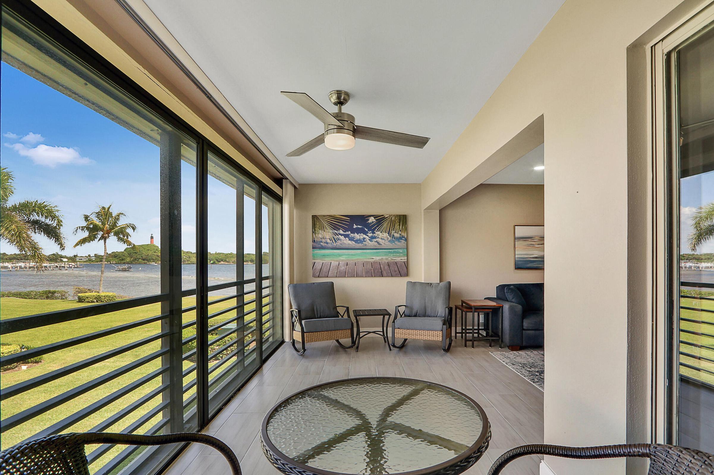 Foto de propiedad en 755 Saturn Street E204, Jupiter, FL 33477 Jupiter con MLS# 
