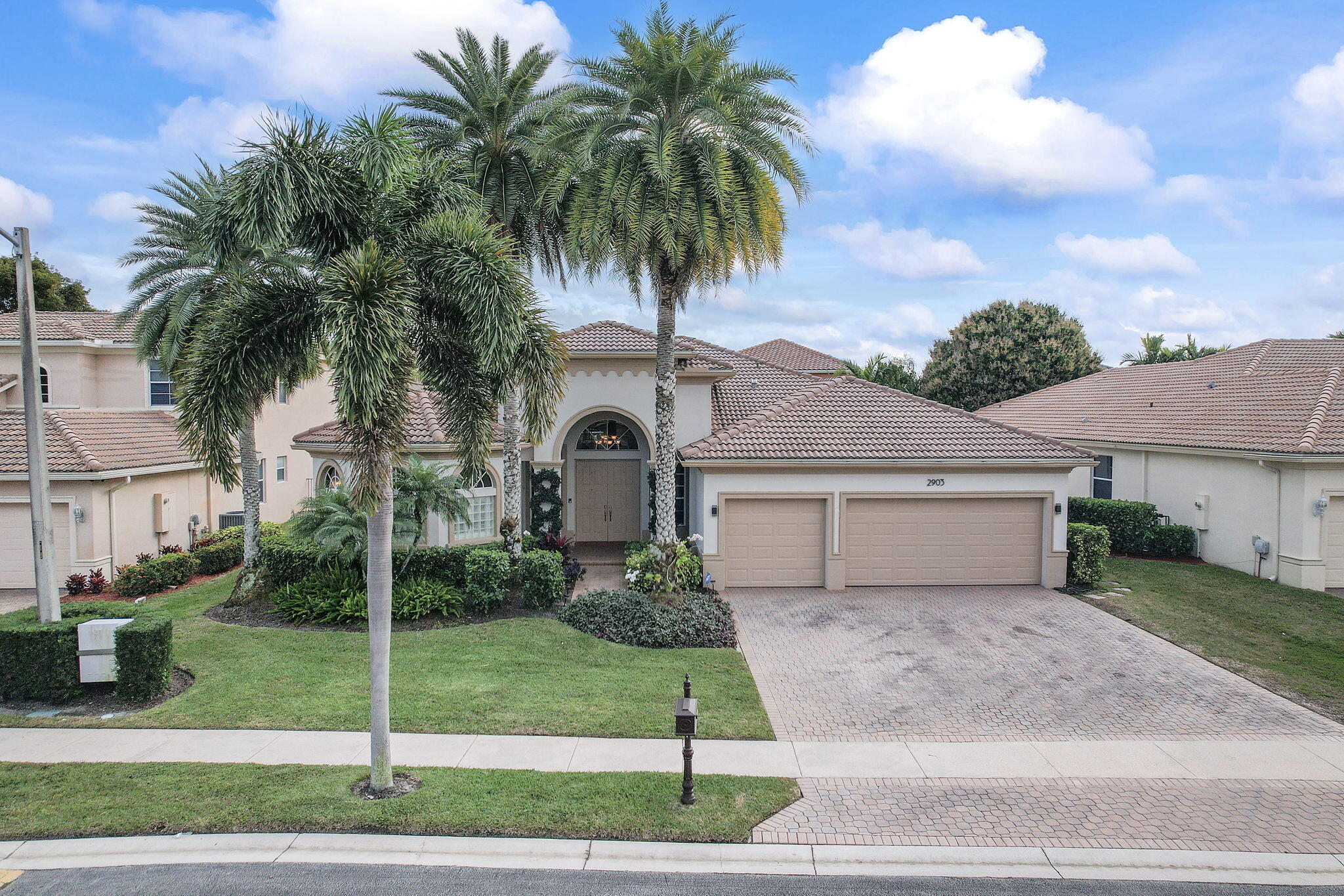 Foto de propiedad en 2903 Fontana Lane, Royal Palm Beach, FL 33411 Royal Palm Beach con MLS# 