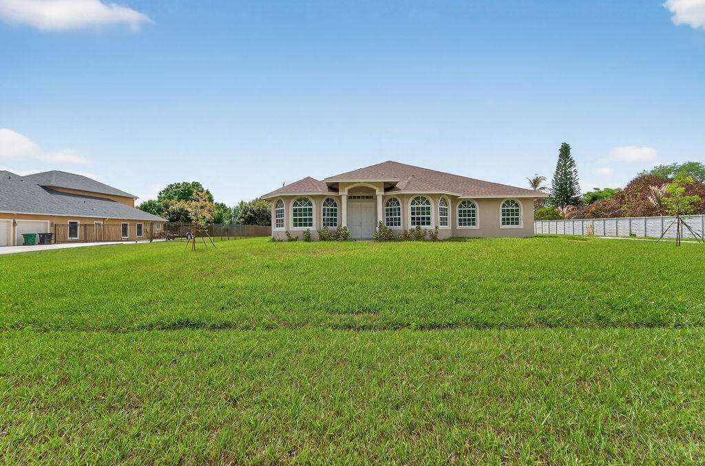 Foto de propiedad en 376 SW Paar Drive, Port St. Lucie, FL 34953 Port St. Lucie con MLS# 