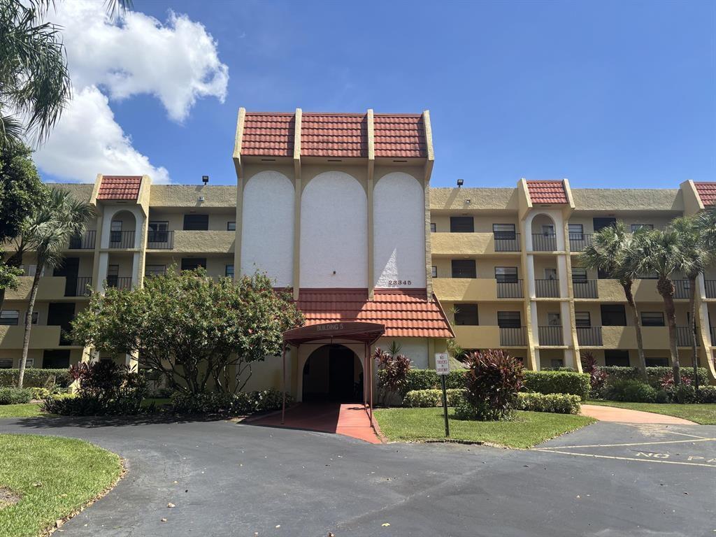 Foto de propiedad en 23345 Carolwood Lane 104, Boca Raton, FL 33428 Boca Raton con MLS# 