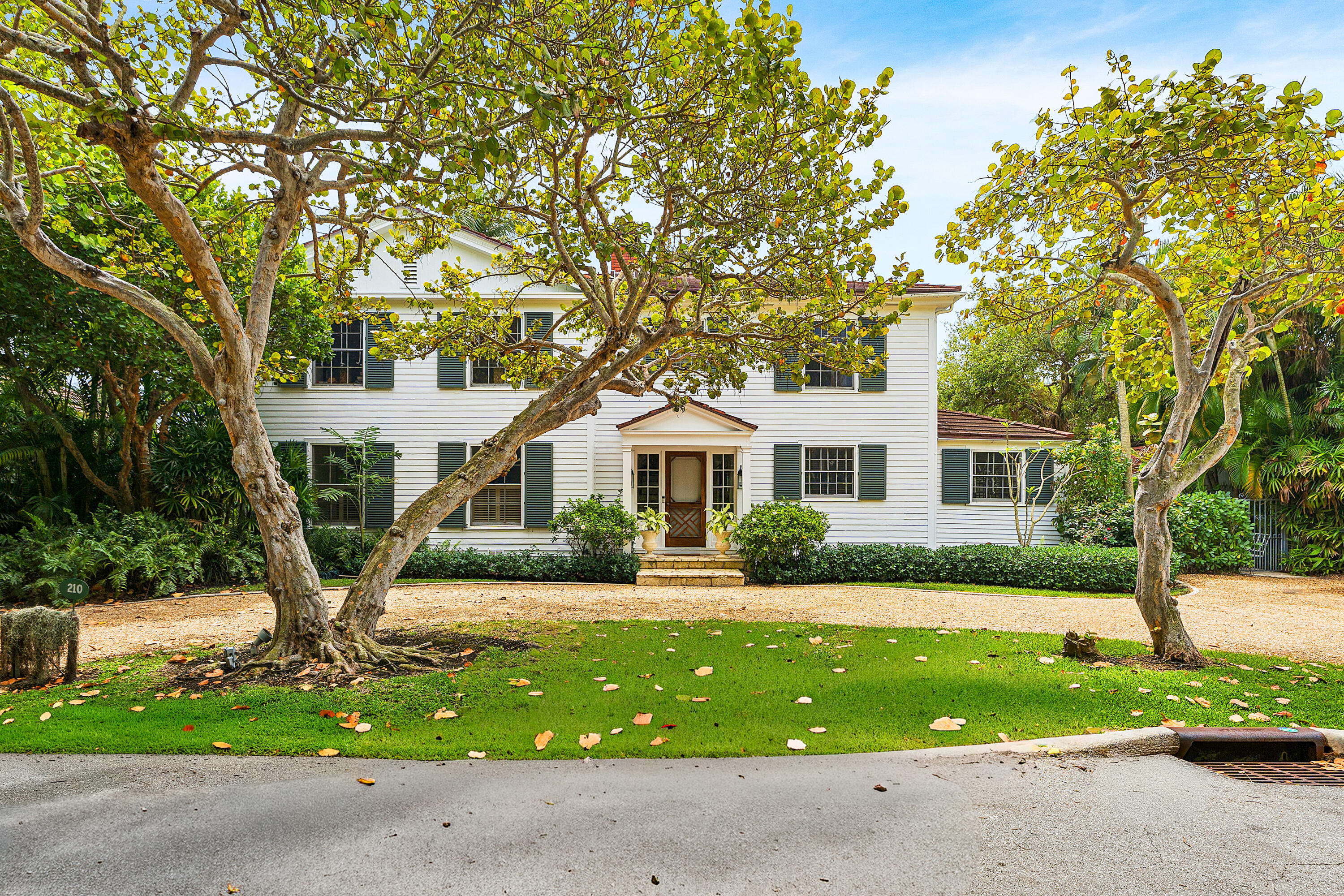 Foto de propiedad en 210 Merrain Road, Palm Beach, FL 33480 Palm Beach con MLS# 