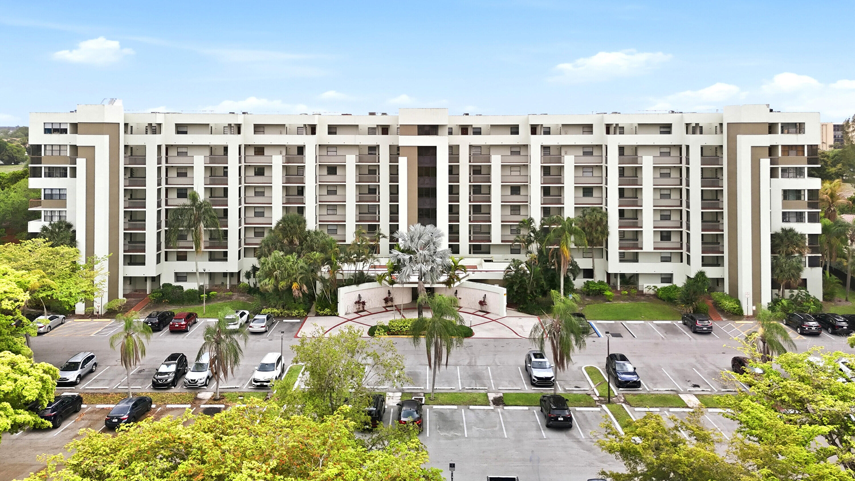 Foto de propiedad en 7050 NW 44th Street 705, Lauderhill, FL 33319 Lauderhill con MLS# 