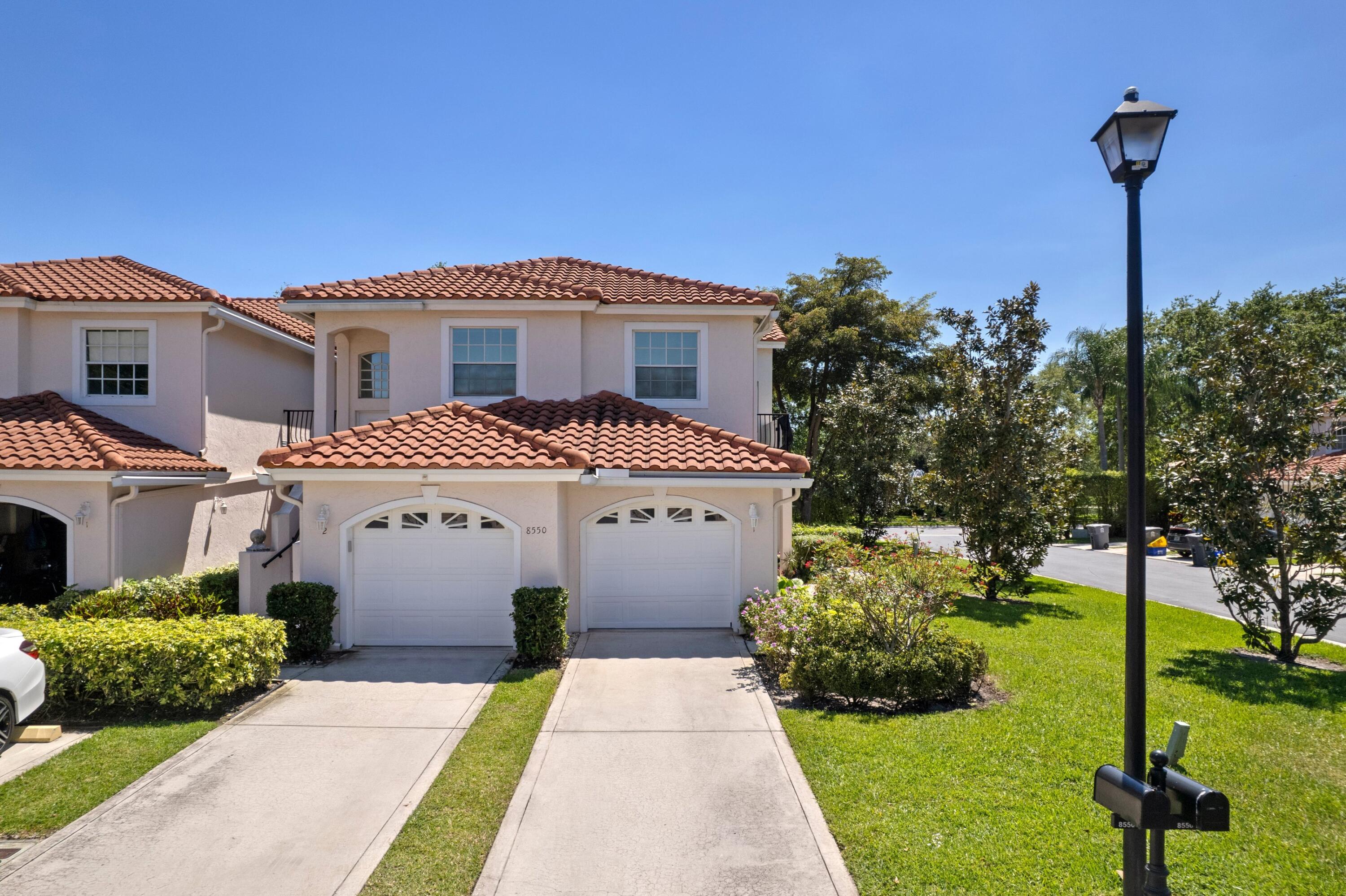 Foto de propiedad en 8550 Via Romana 1, Boca Raton, FL 33496 Boca Raton con MLS# 