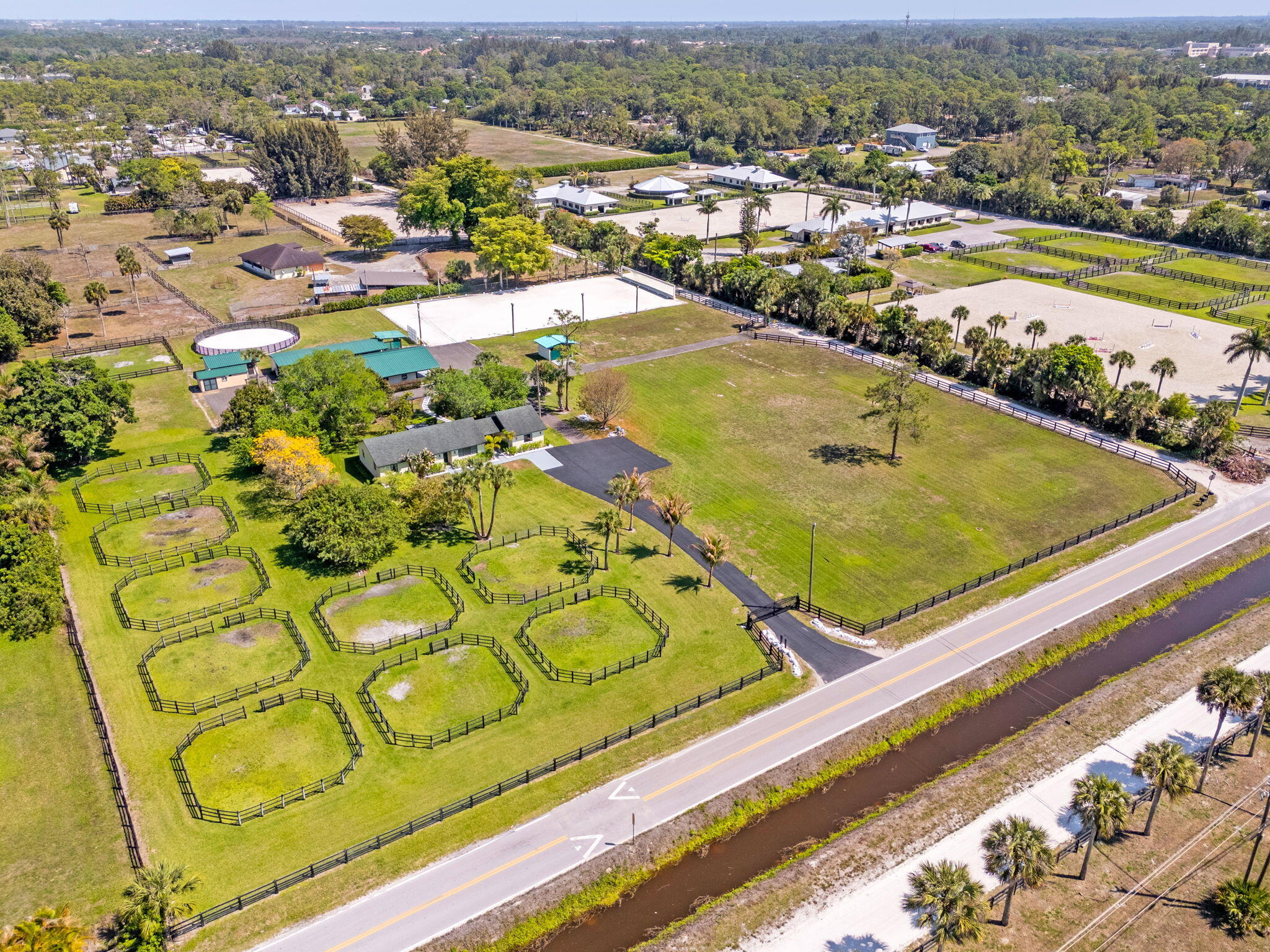 Foto de propiedad en 1230 F Road, Loxahatchee Groves, FL 33470 Loxahatchee Groves con MLS# 