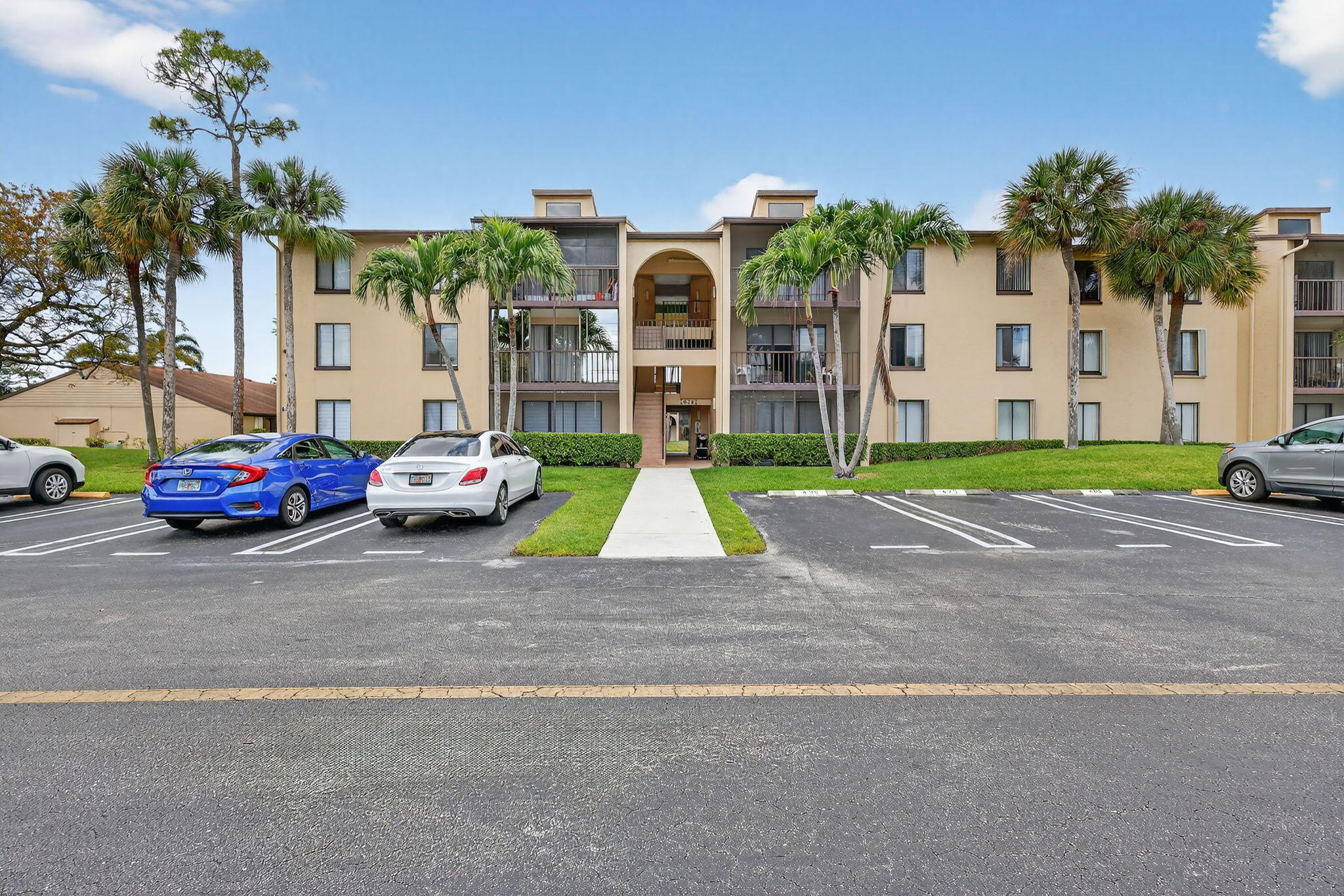 Foto de propiedad en 624 Sea Pine Way B3, Greenacres, FL 33415 Greenacres con MLS# 