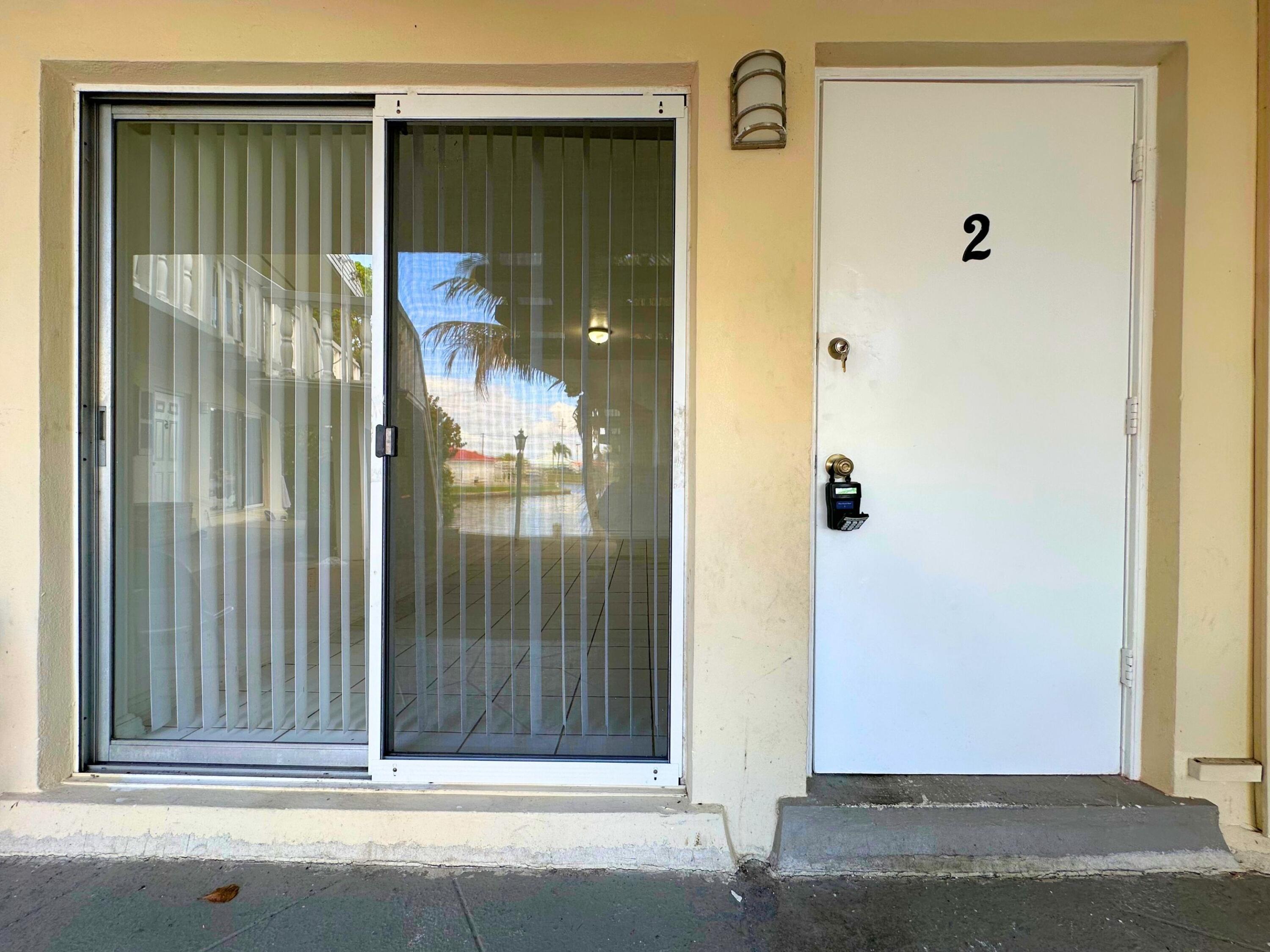 Foto de propiedad en 519 W Kalmia Drive 2, West Palm Beach, FL 33403 West Palm Beach con MLS# 