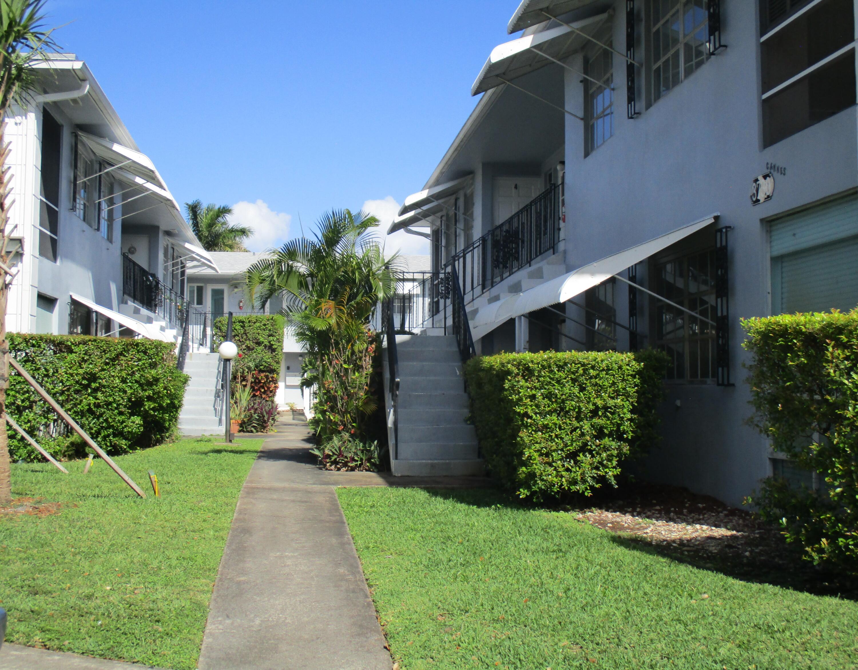 Foto de propiedad en 3720 Harrison Street 3, Hollywood, FL 33021 Hollywood con MLS# 
