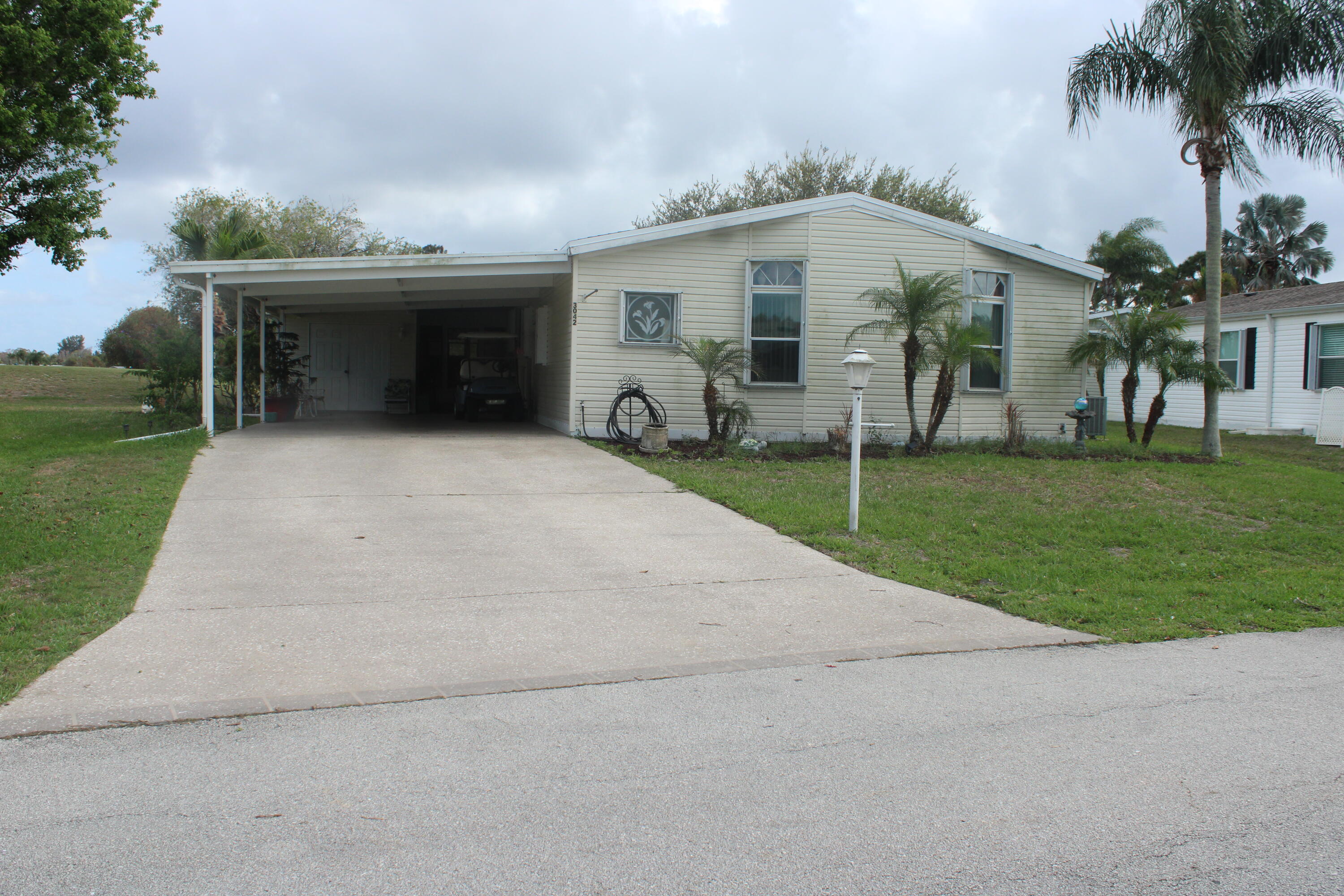 Foto de propiedad en 3042 5 Iron Drive, Port St. Lucie, FL 34952 Port St. Lucie con MLS# 