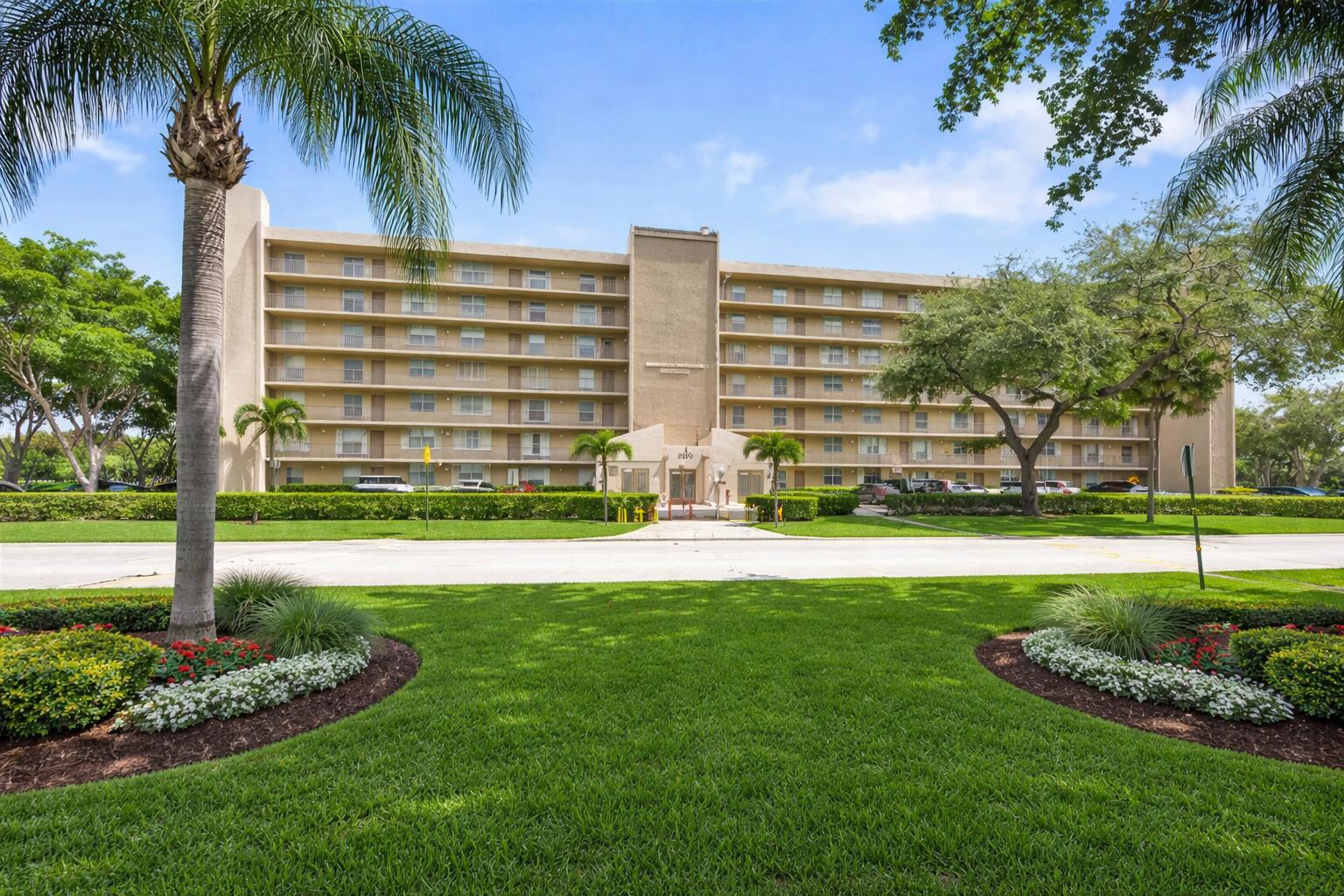 Foto de propiedad en 4570 NW 18th Avenue 604, Deerfield Beach, FL 33064 Deerfield Beach con MLS# 