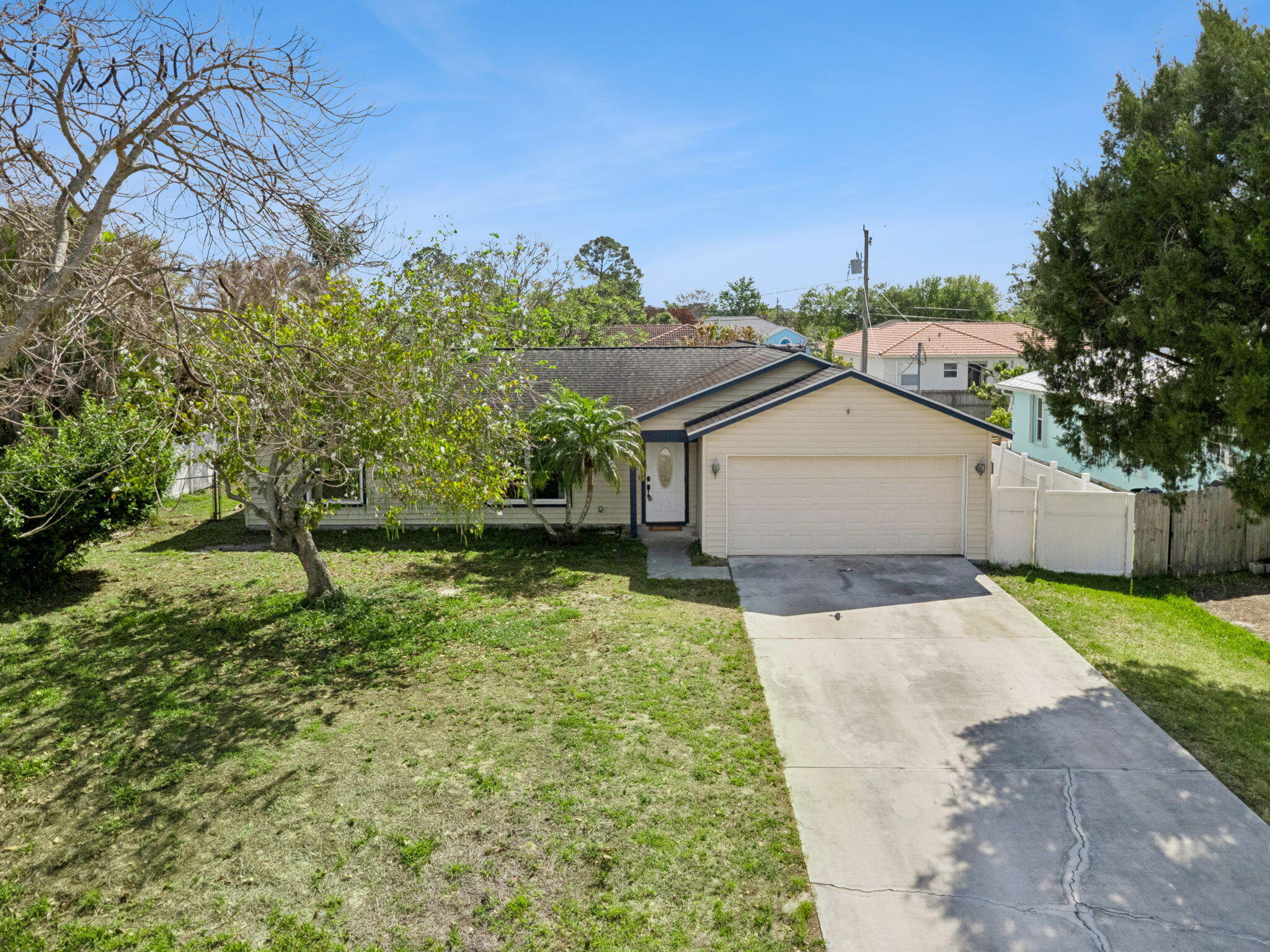 Foto de propiedad en 3349 SW Frankford Street, Port St. Lucie, FL 34953 Port St. Lucie con MLS# 