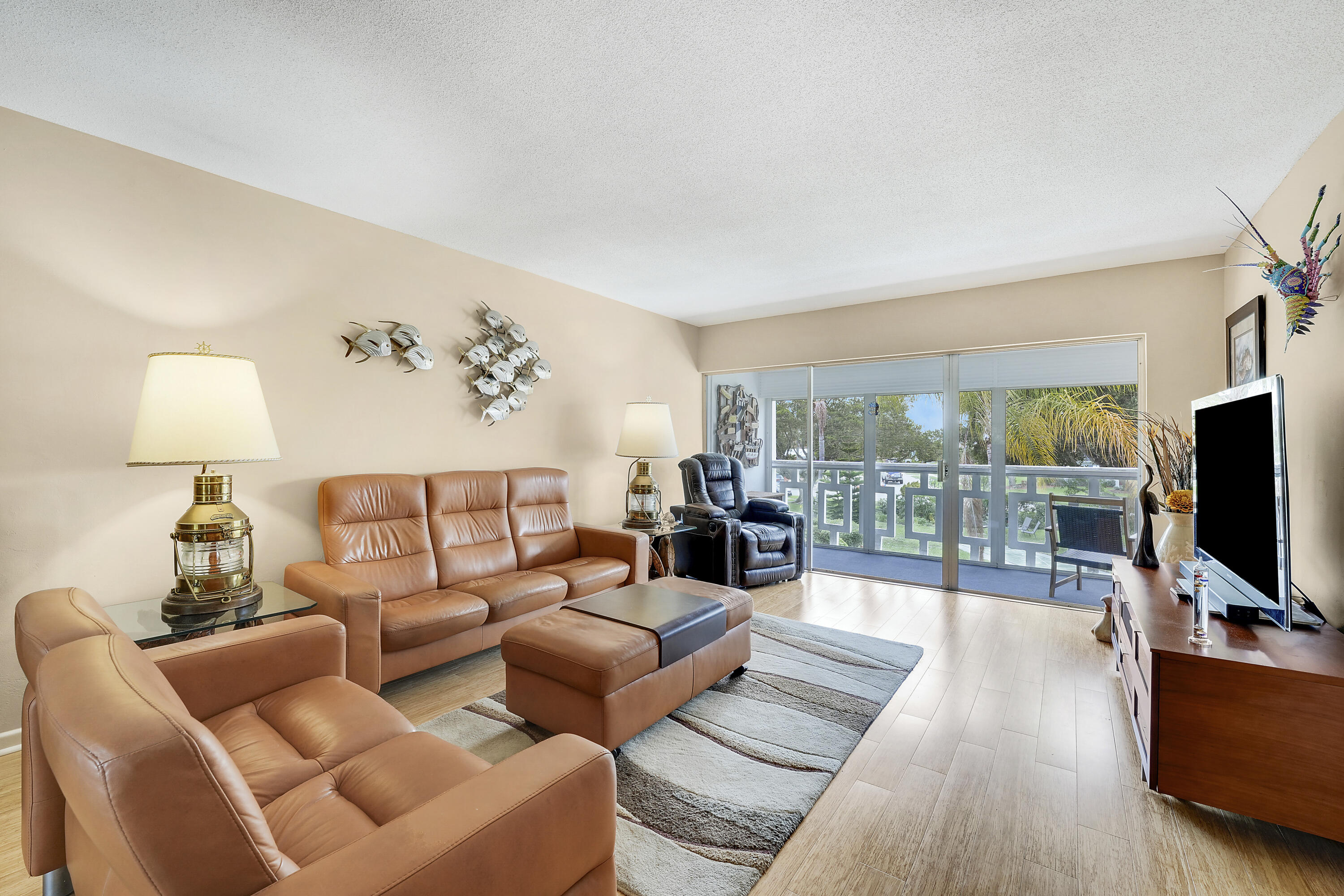 Foto de propiedad en 331 Tequesta Drive 213, Tequesta, FL 33469 Tequesta con MLS# 