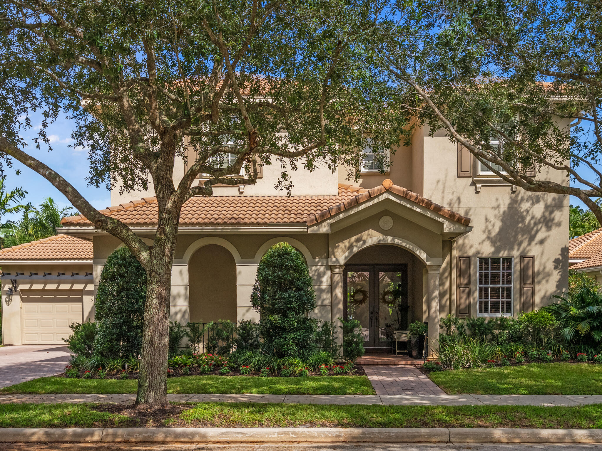 Foto de propiedad en 175 Via Rosina, Jupiter, FL 33458 Jupiter con MLS# 