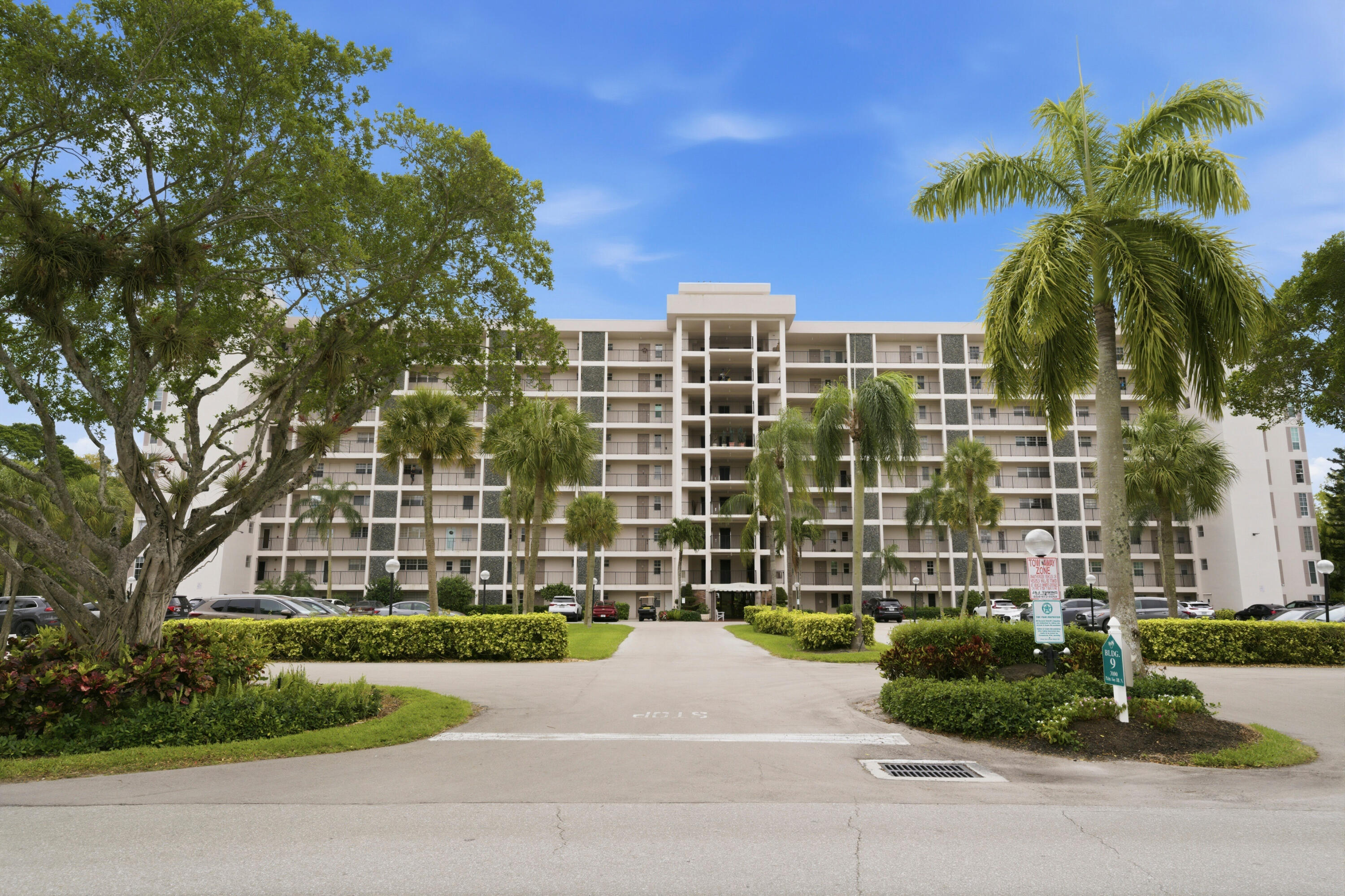 Foto de propiedad en 3100 N Palm Aire Drive 208, Pompano Beach, FL 33069 Pompano Beach con MLS# 