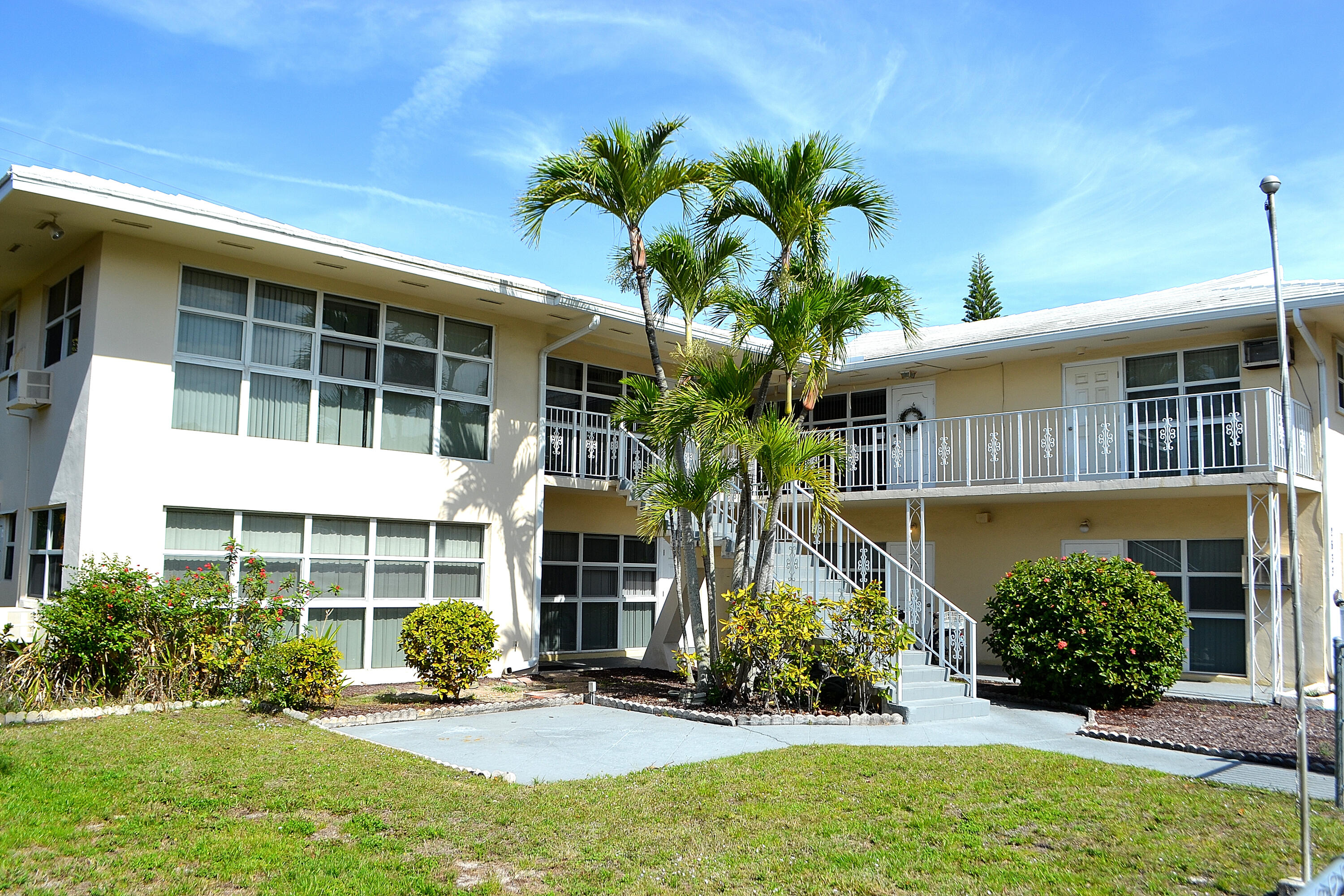 Foto de propiedad en 2633 Middle River Drive 1-6, Fort Lauderdale, FL 33306 Fort Lauderdale con MLS# 