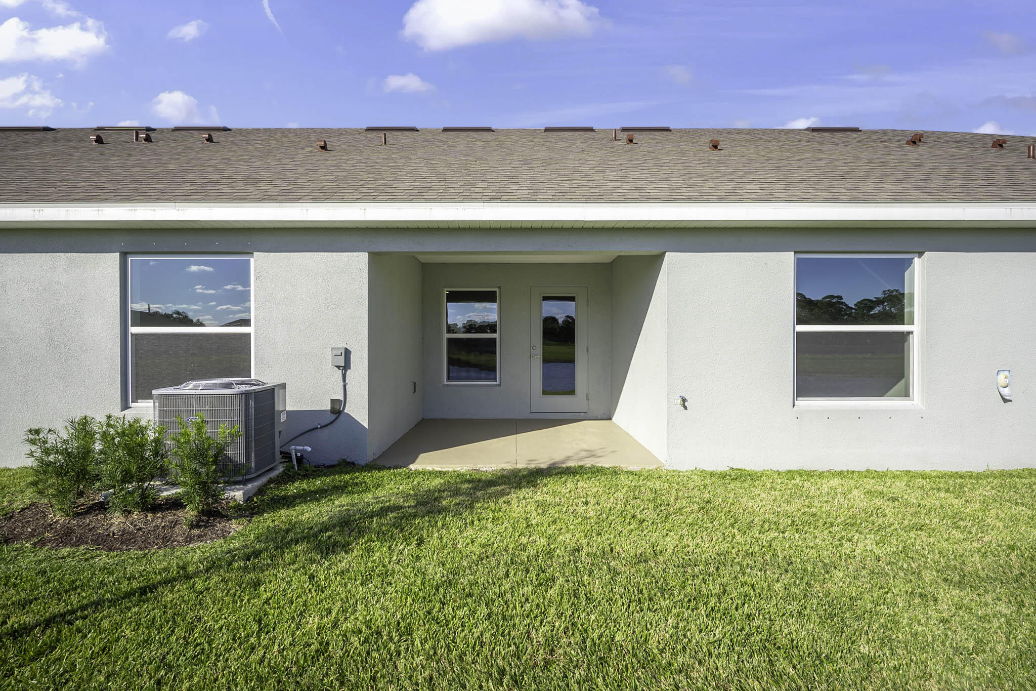 Foto de propiedad en 8626 Giovanni Avenue 8628, Fort Pierce, FL 34951 Fort Pierce con MLS# 