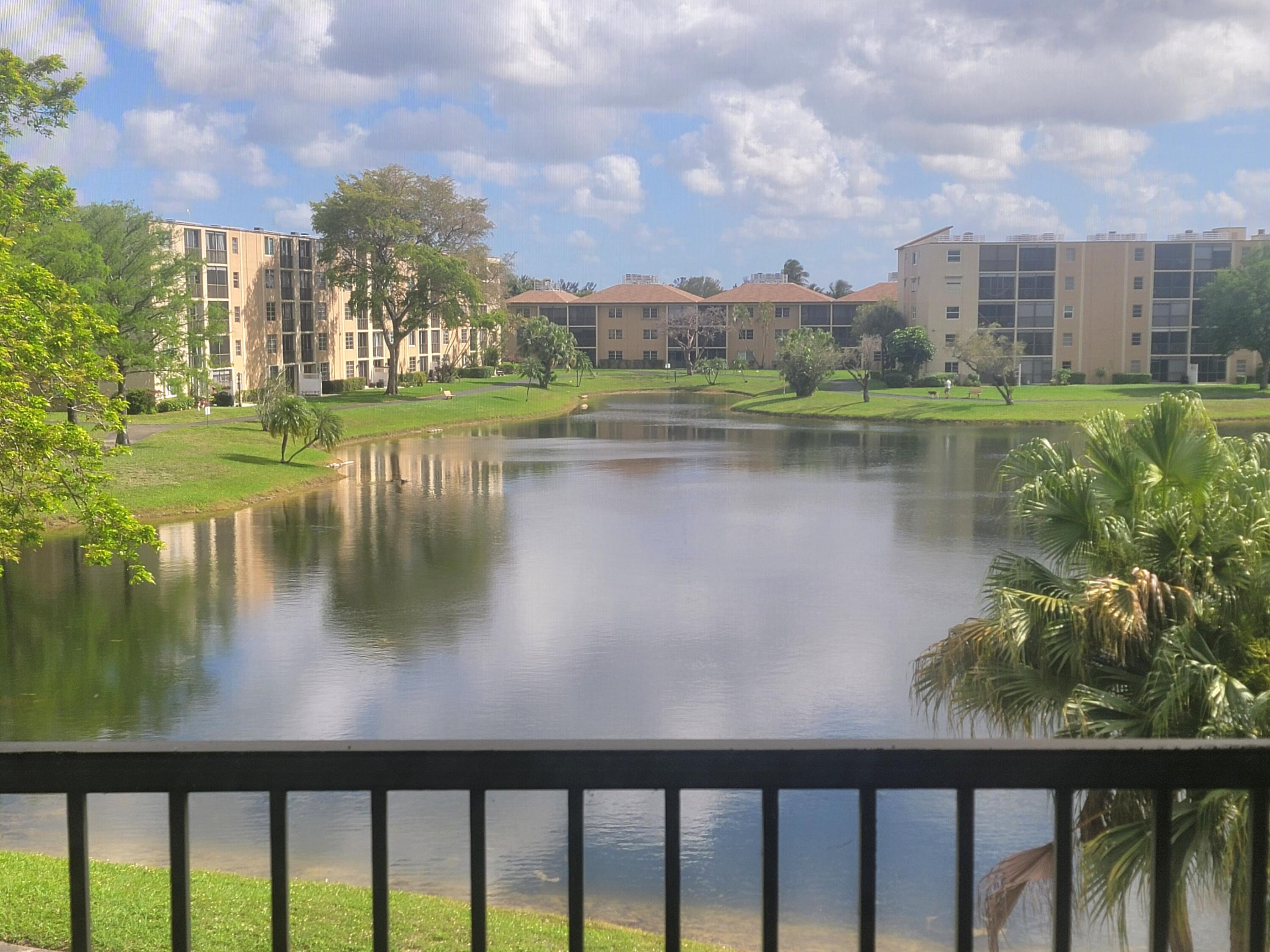 Foto de propiedad en 7900 NW 50th Street #304, Lauderhill, FL 33351 Lauderhill con MLS# 