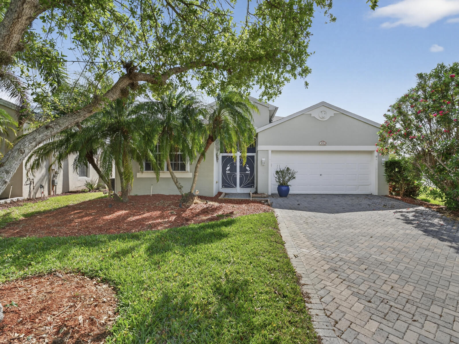 Foto de propiedad en 608 SW Calamondin Way Way SW, Vero Beach, FL 32968 Vero Beach con MLS# 