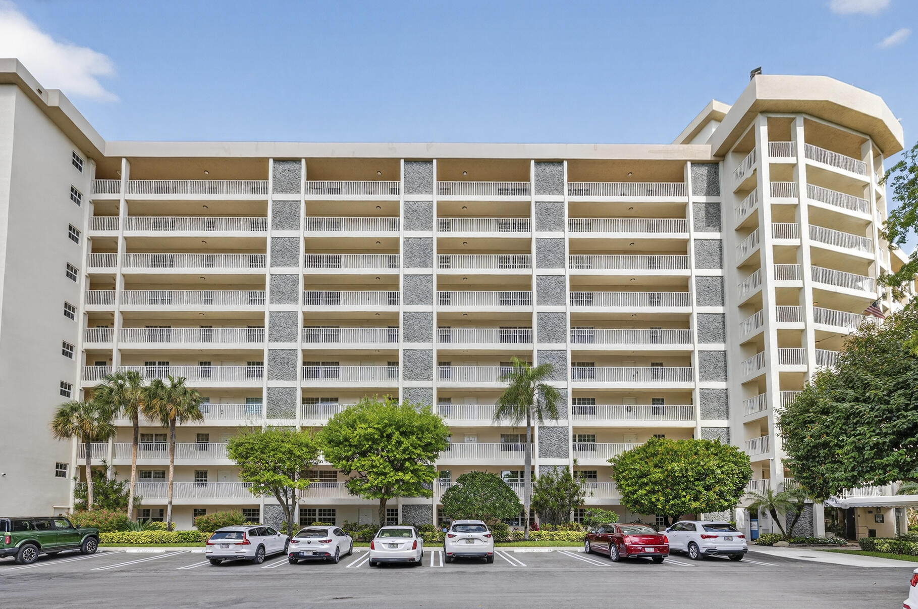 Alquilada 3499 Oaks Way 703, Pompano Beach, FL 33069, Pompano Beach, FL 33069