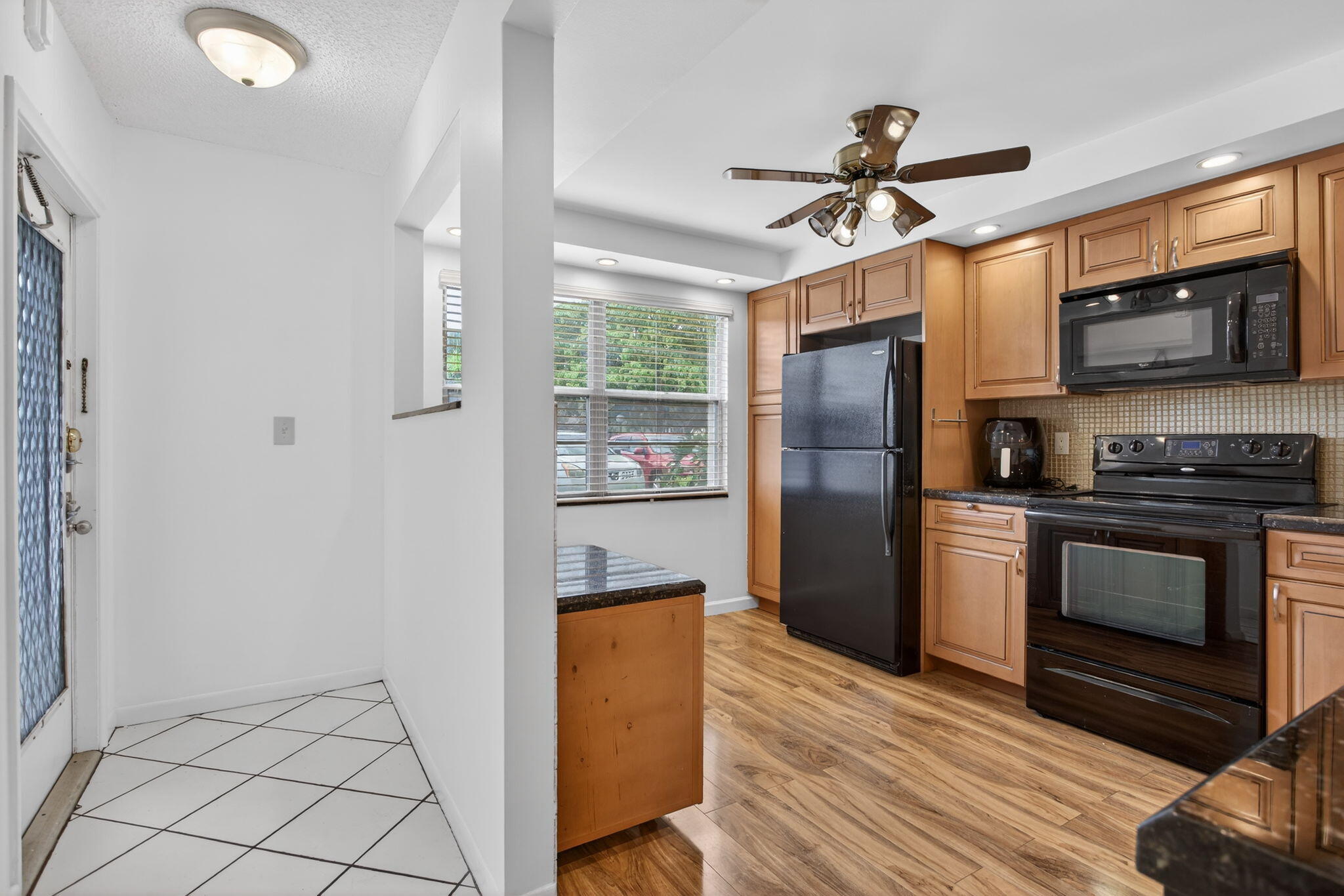 Foto de propiedad en 2201 Lucaya Bend A1, Coconut Creek, FL 33066 Coconut Creek con MLS# 