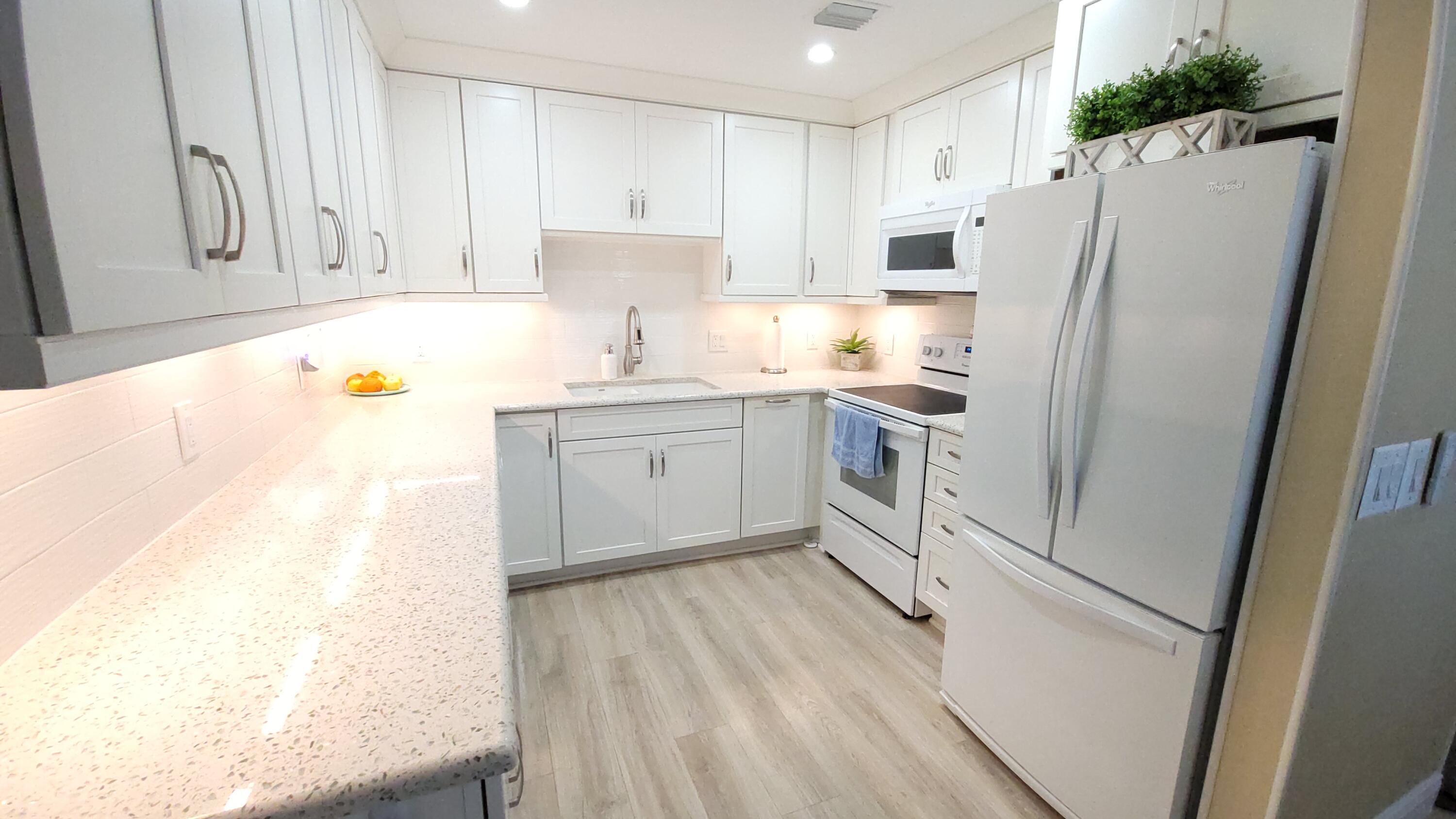 Foto de propiedad en 34 Somerset B, West Palm Beach, FL 33417 West Palm Beach con MLS# 