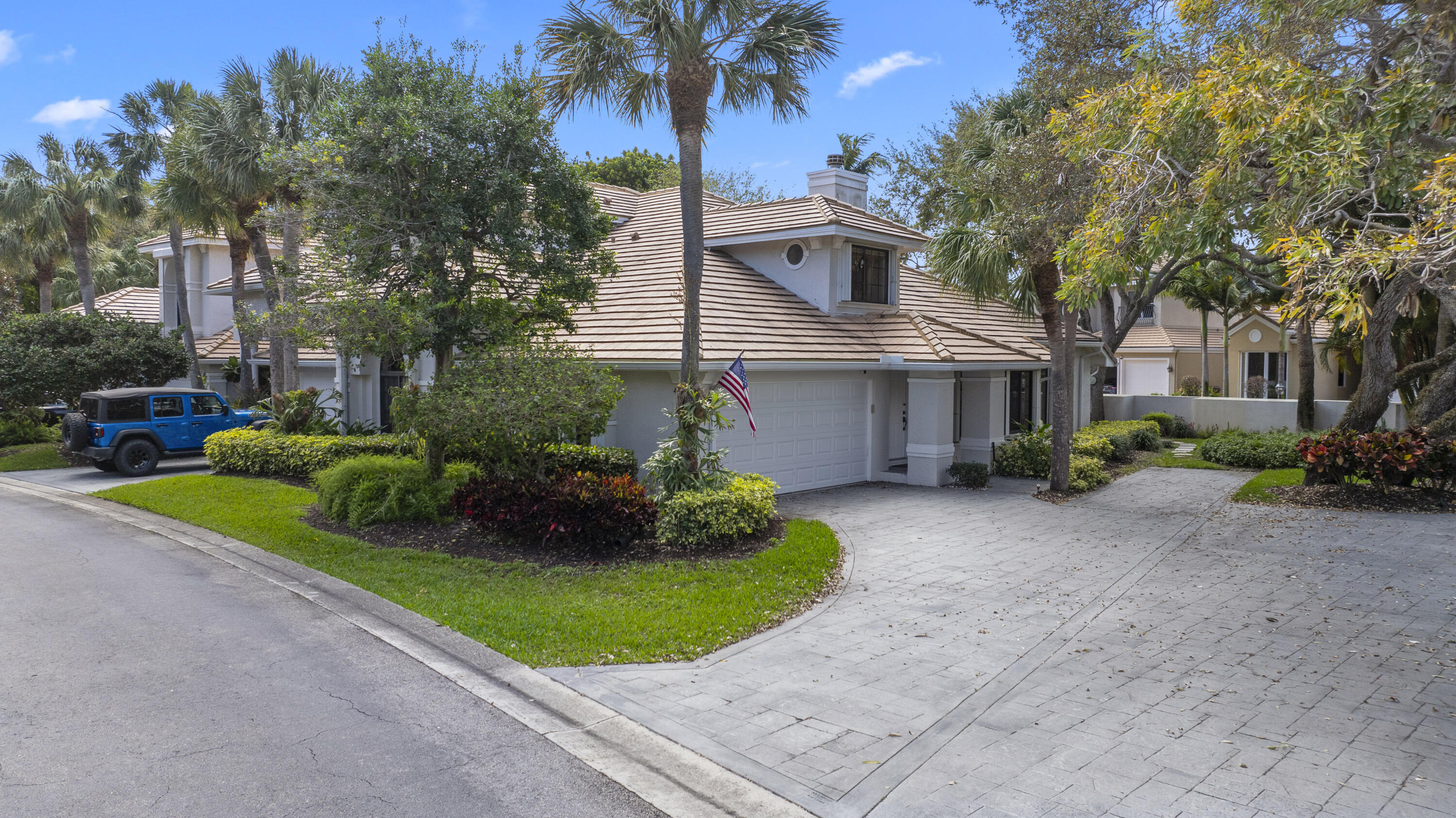 Foto de propiedad en 461 Coral Cove Drive, Juno Beach, FL 33408 Juno Beach con MLS# 