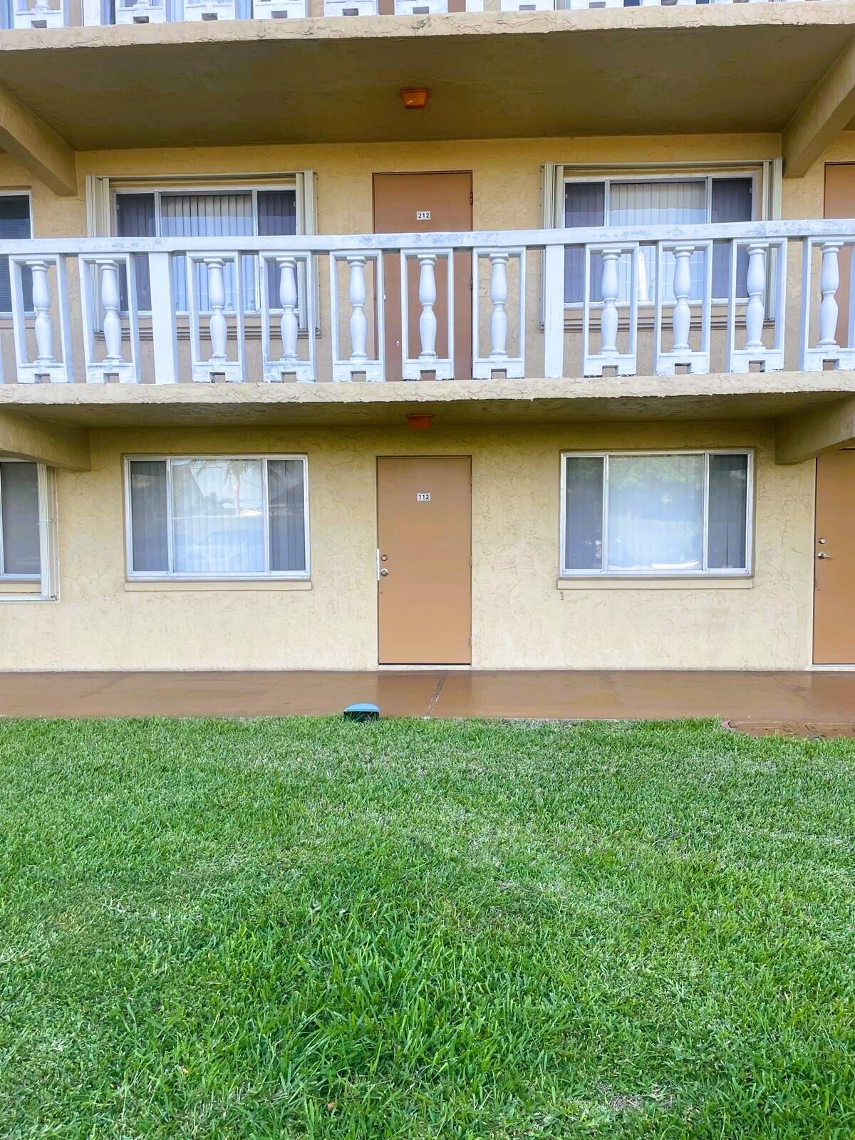 En Venta 100 Village Green Circle E 112, Palm Springs, FL 33461, Palm Springs, FL 33461