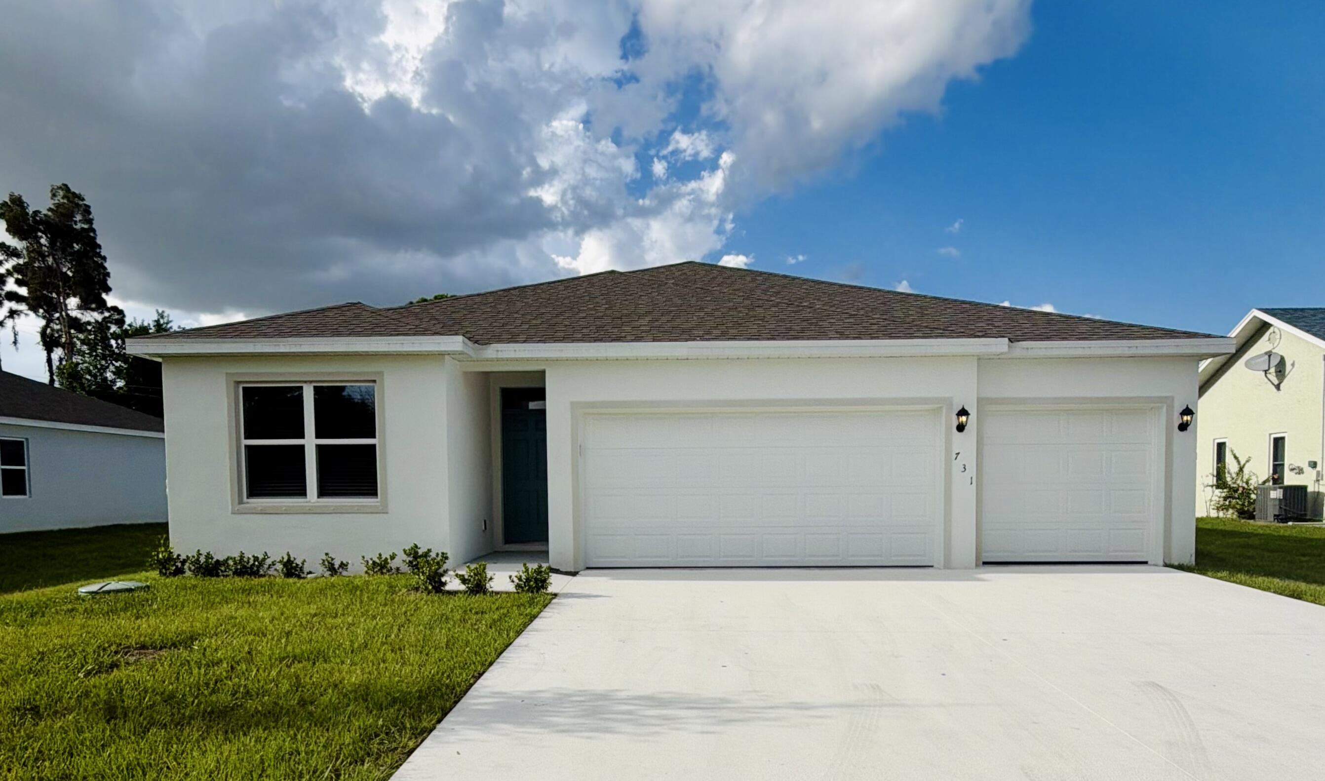 Foto de propiedad en 731 SE Celtic Avenue, Port St. Lucie, FL 34983 Port St. Lucie con MLS# 