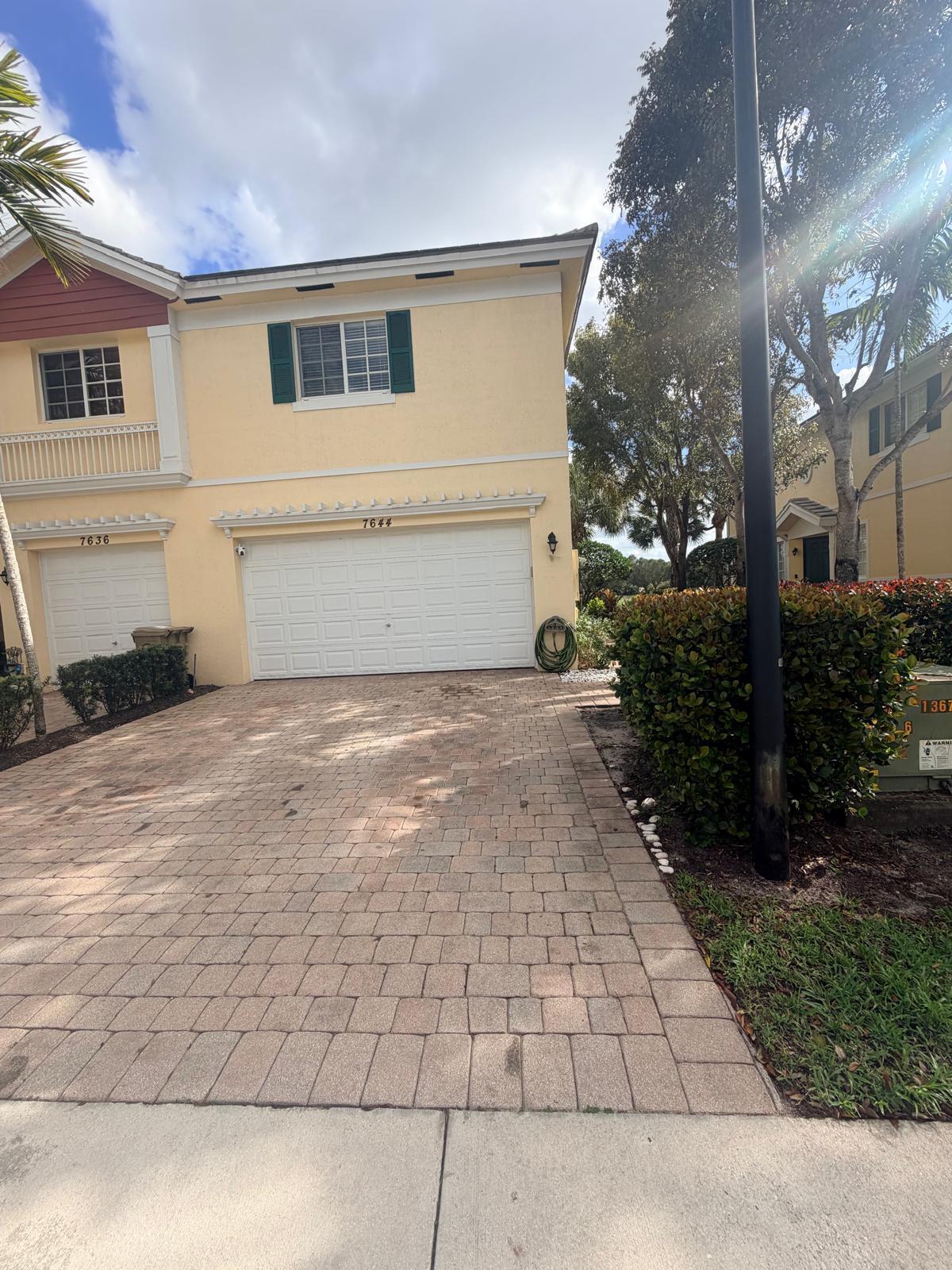 Foto de propiedad en 7644 Foxcroft Lane 7644, Davie, FL 33328 Davie con MLS# 