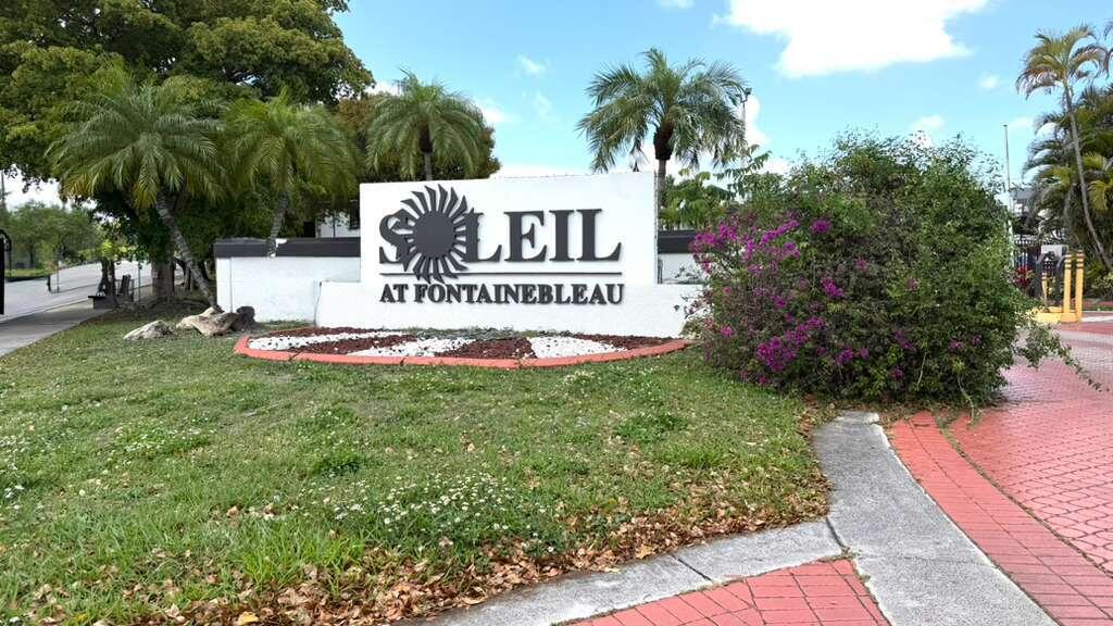 Foto de propiedad en 9711 Fontainebleau Boulevard D105, Miami, FL 33172 Miami con MLS# 