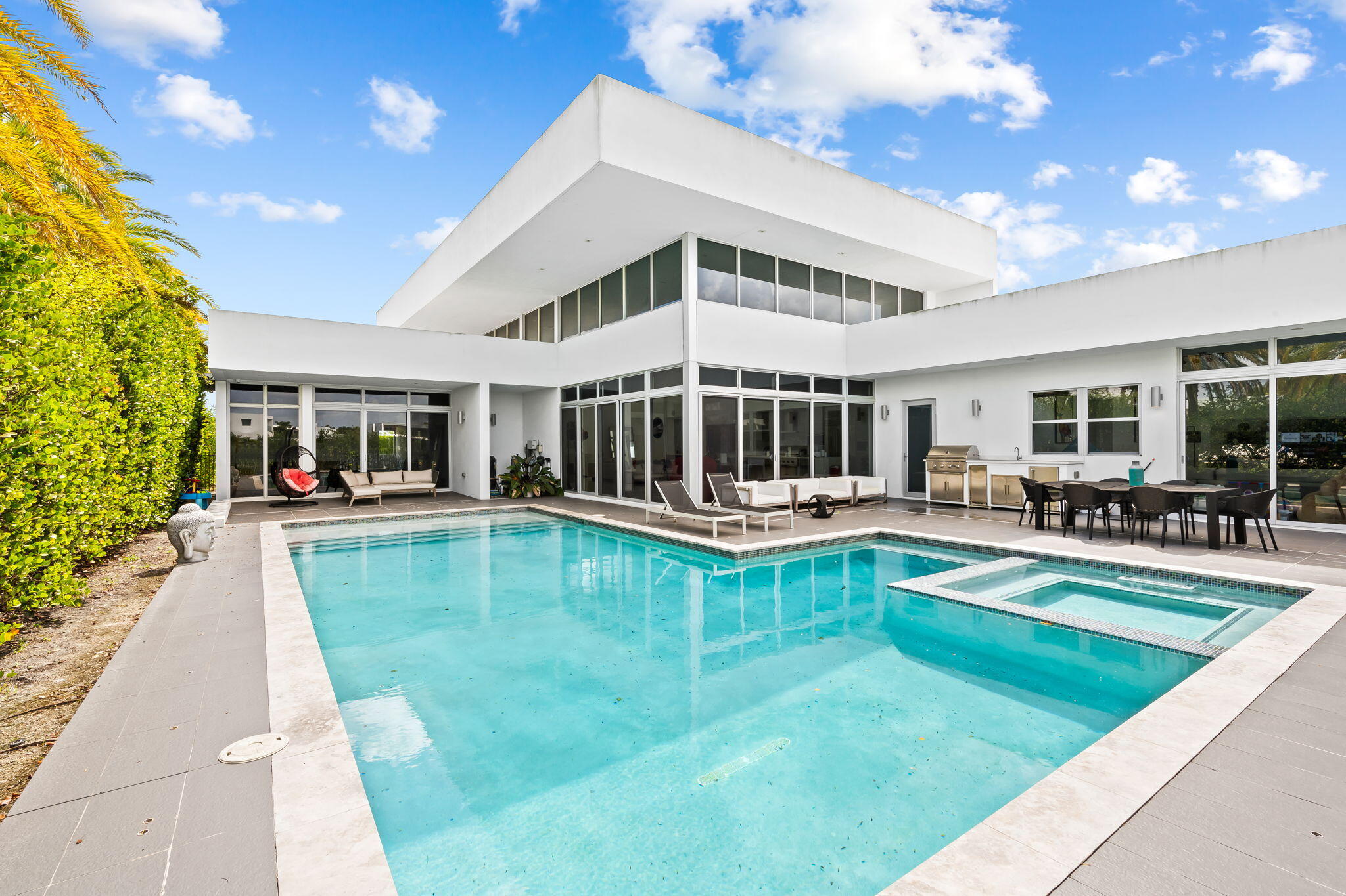 Foto de propiedad en 16758 Natures Way, Weston, FL 33326 Weston con MLS# 
