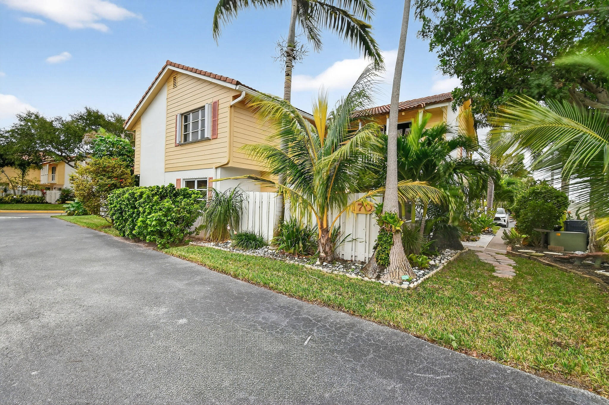 Foto de propiedad en 170 Seabreeze Circle, Jupiter, FL 33477 Jupiter con MLS# 