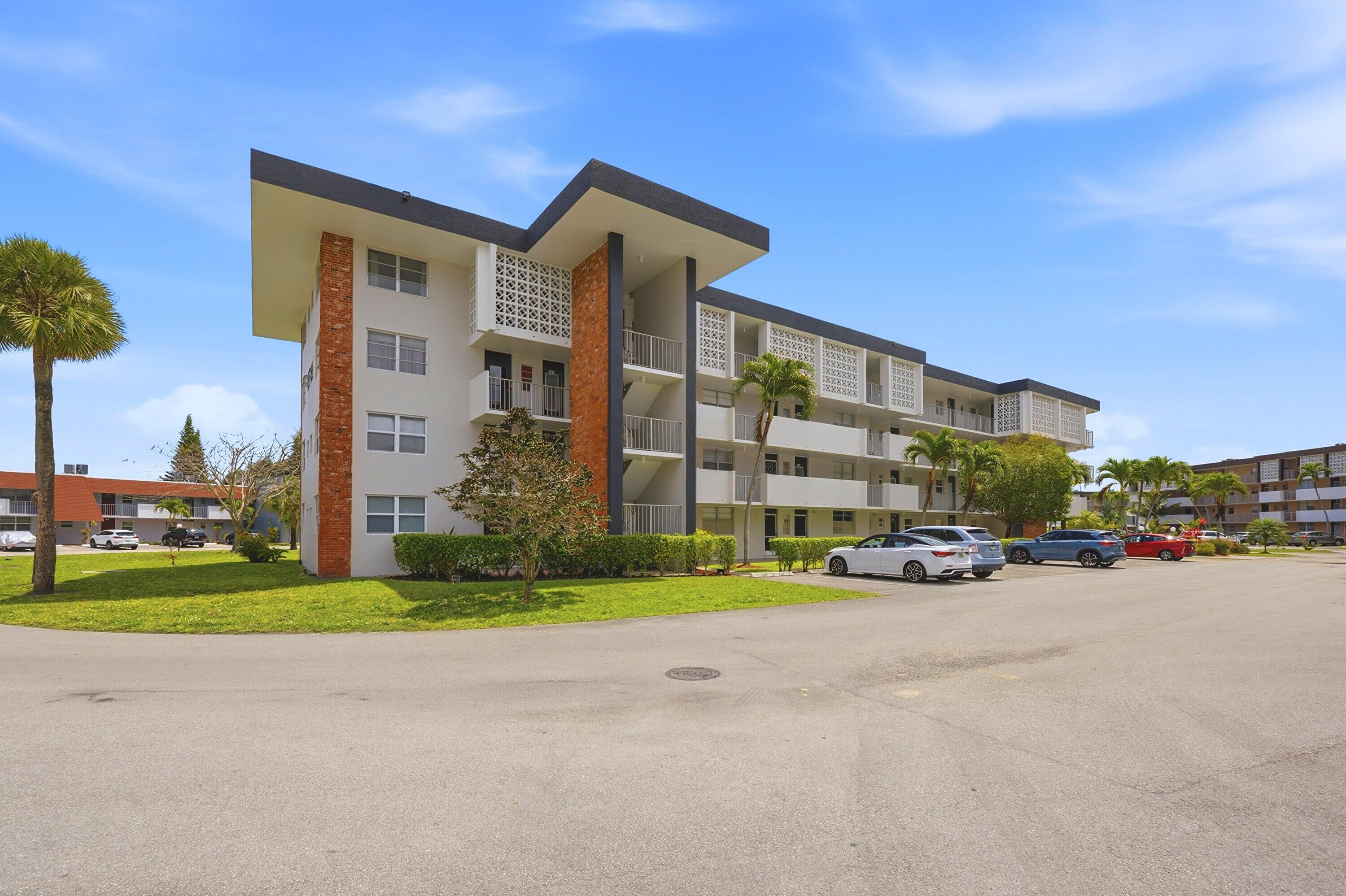 Foto de propiedad en 2991 NW 46th Avenue 303, Lauderdale Lakes, FL 33313 Lauderdale Lakes con MLS# 