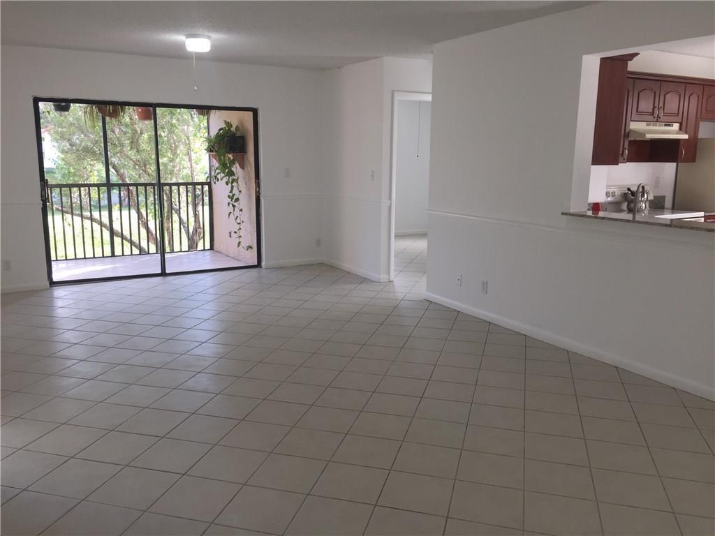 Foto de propiedad en 12276 Royal Palm Boulevard A-7, Coral Springs, FL 33065 Coral Springs con MLS# 