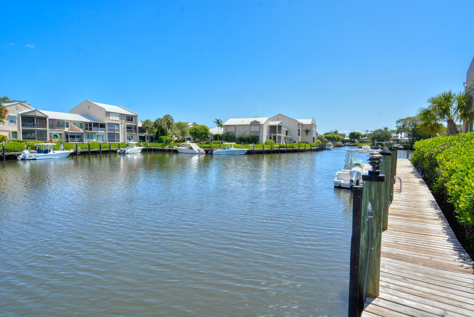Foto de propiedad en 3901 SE Saint Lucie Boulevard B-13, Stuart, FL 34997 Stuart con MLS# 