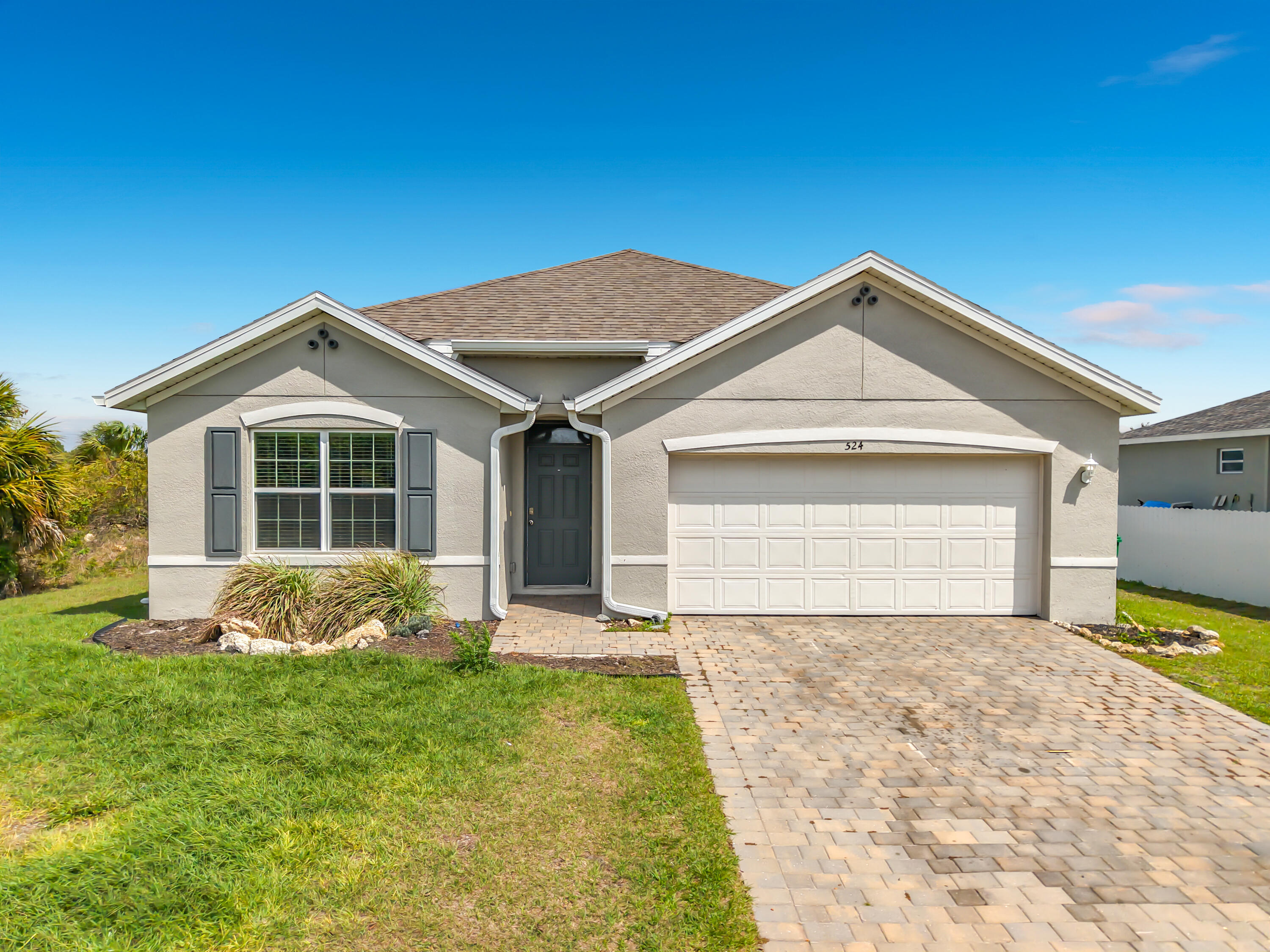 Foto de propiedad en 524 W Glendale Avenue, LaBelle, FL 33935 LaBelle con MLS# 
