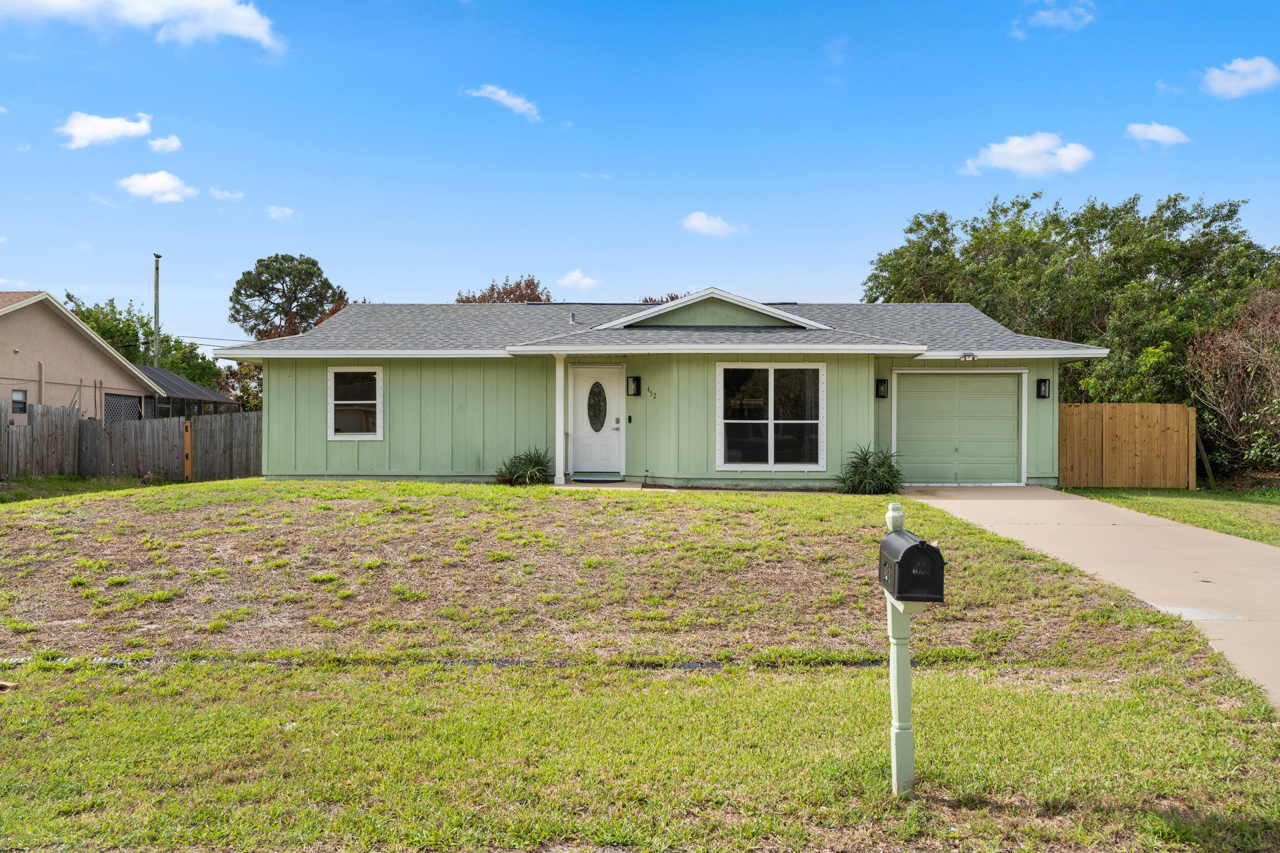 Foto de propiedad en 452 SW David Terrace, Port St. Lucie, FL 34953 Port St. Lucie con MLS# 