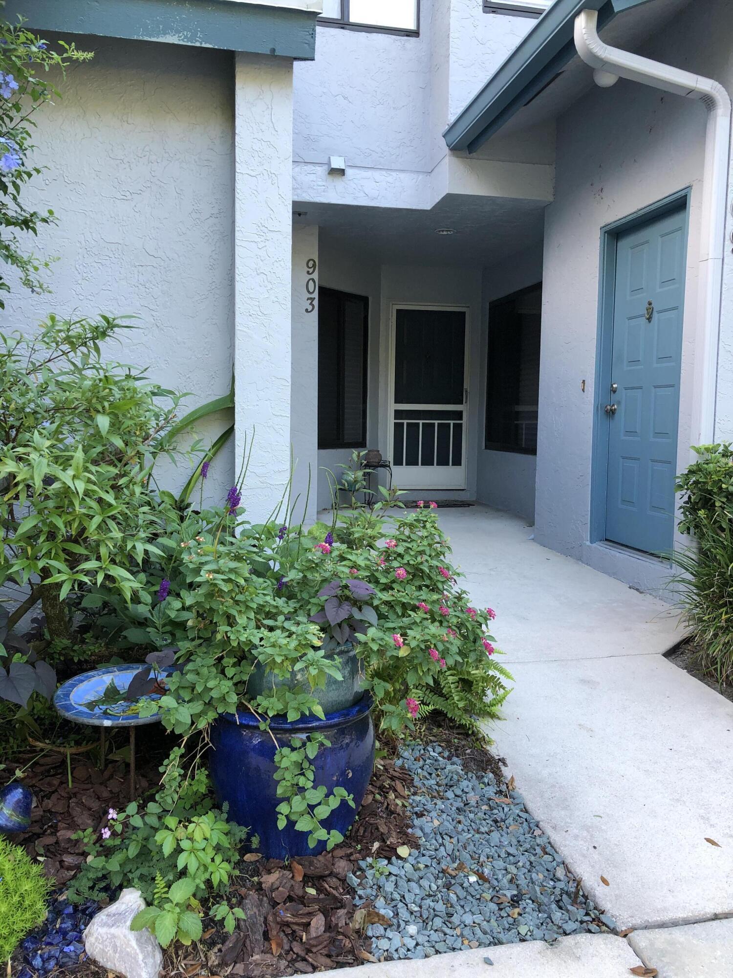 Foto de propiedad en 903 Harbour Pointe Way, Greenacres, FL 33413 Greenacres con MLS# 