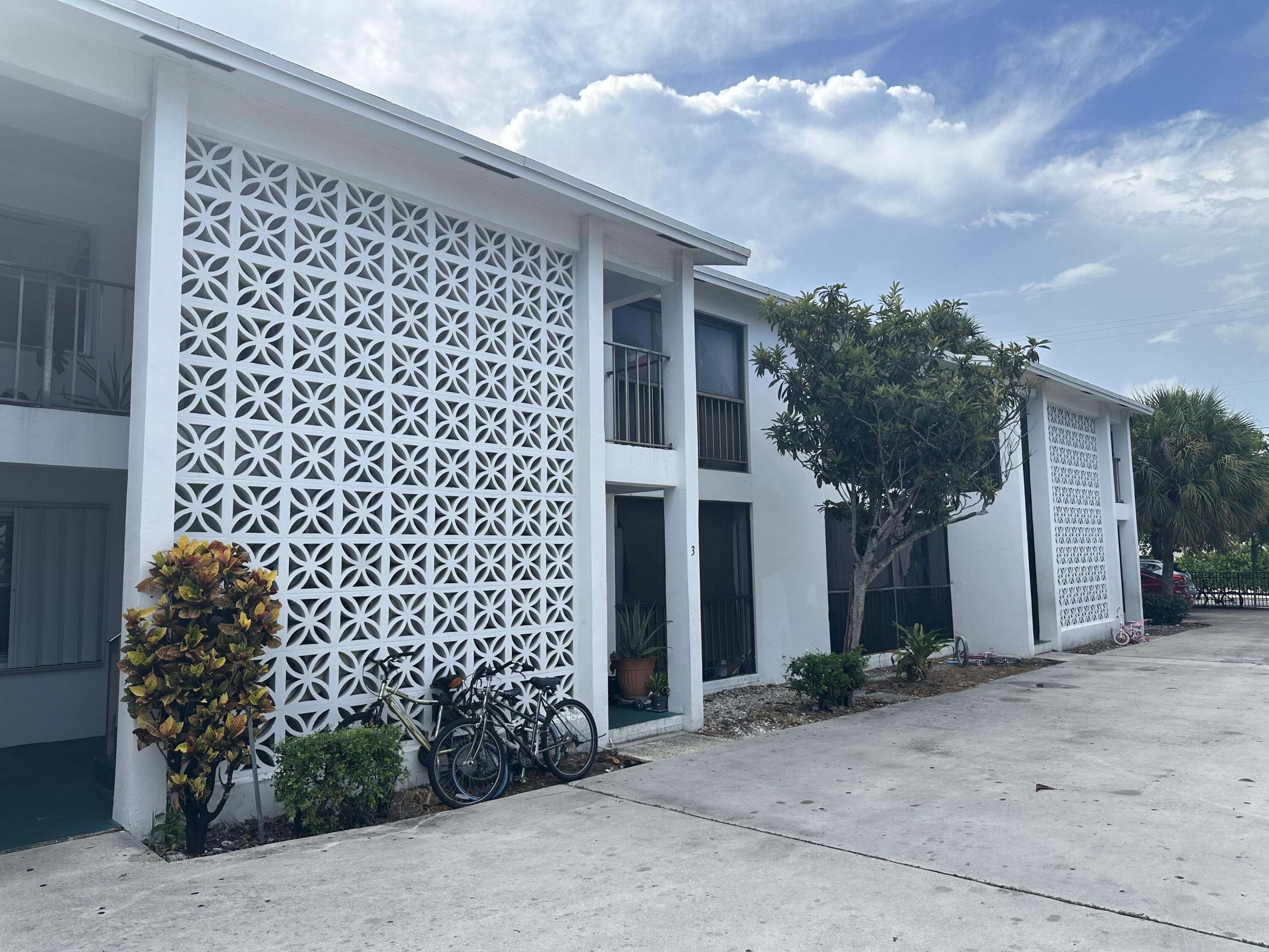 Foto de propiedad en 1741 N 3rd Ave Avenue N 6, Lake Worth Beach, FL 33460 Lake Worth Beach con MLS# 
