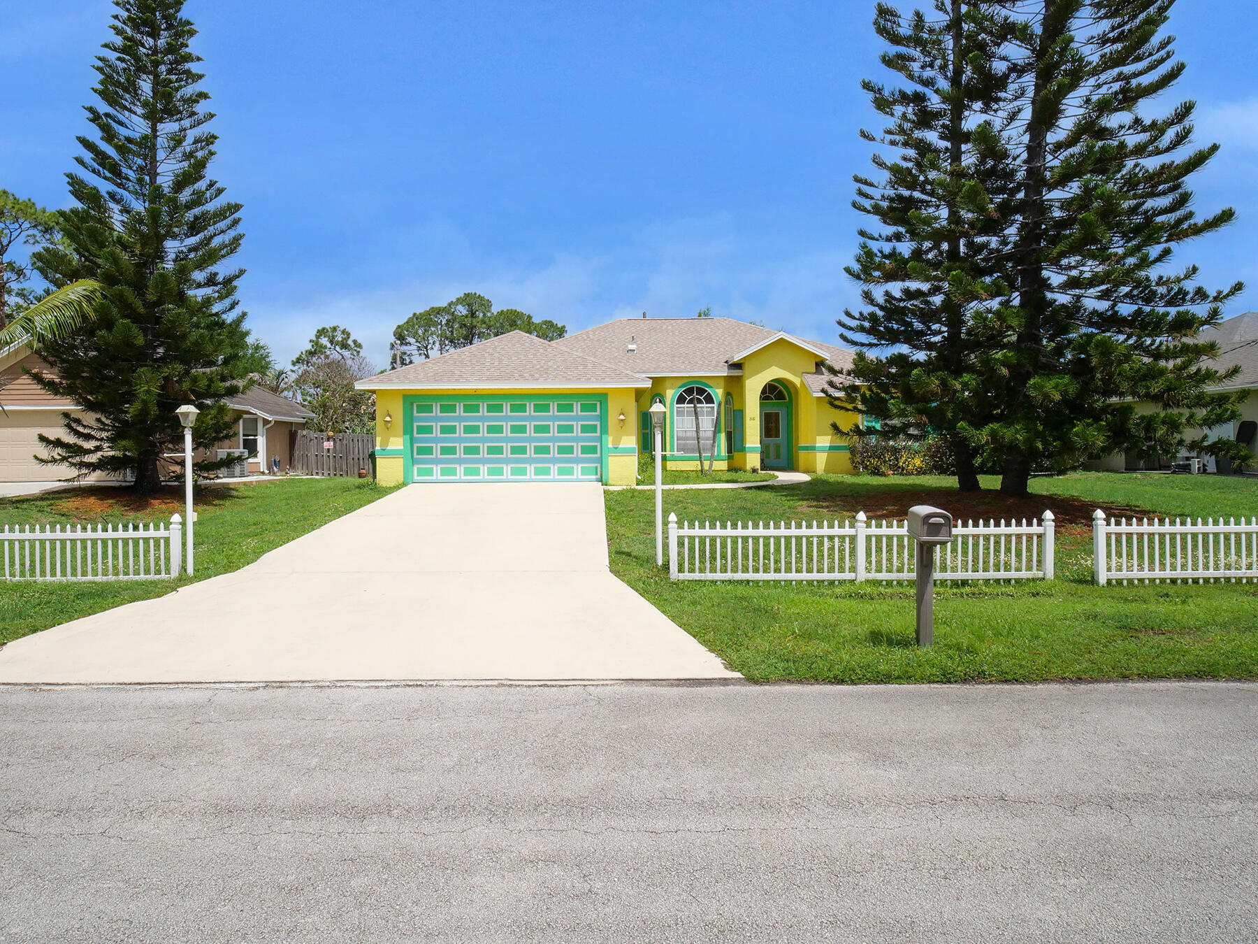 Foto de propiedad en 1881 SW Buttercup Avenue, Port St. Lucie, FL 34953 Port St. Lucie con MLS# 