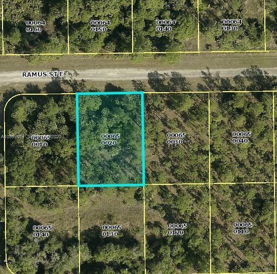 Foto de propiedad en 1238 Ramus Street E, Lehigh Acres, FL 33974 Lehigh Acres con MLS# 
