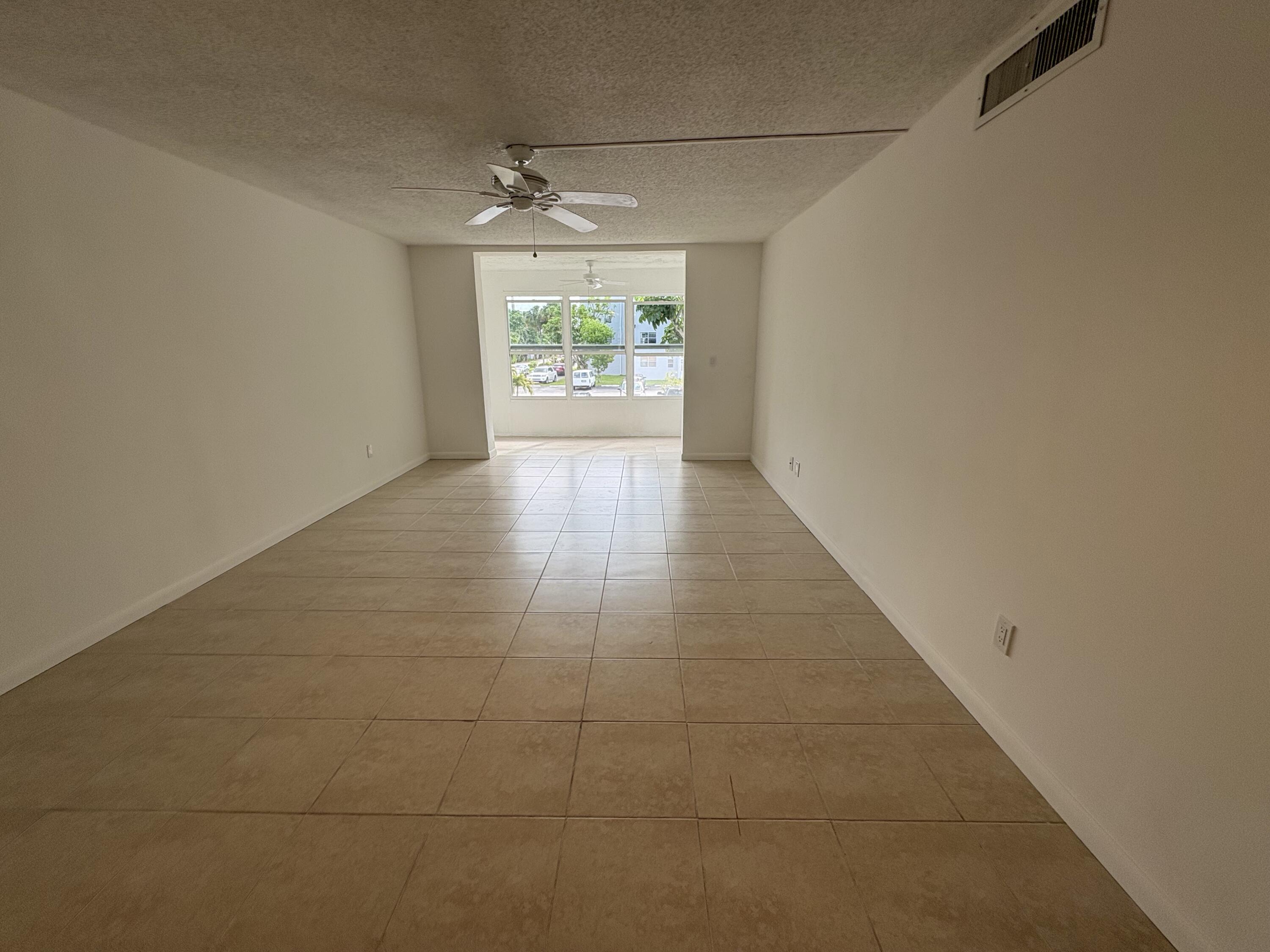 Foto de propiedad en 2850 Somerset Drive 208l, Lauderdale Lakes, FL 33311 Lauderdale Lakes con MLS# 