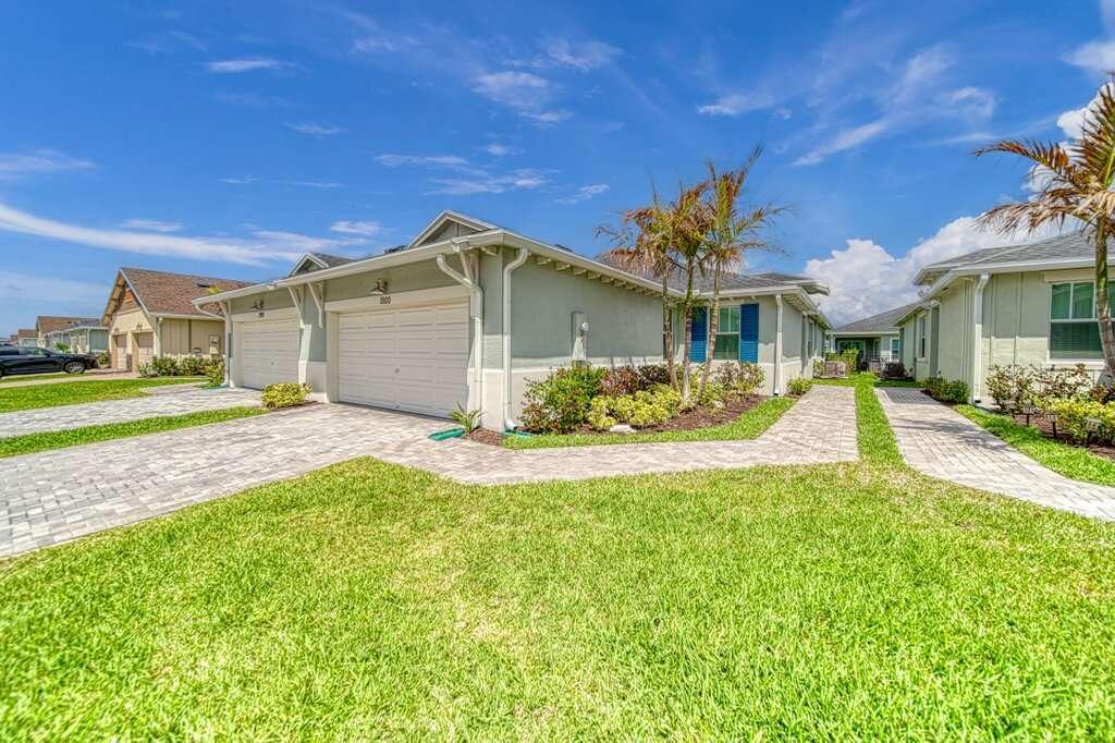 Foto de propiedad en 1920 SE Crosswood Way, Port St. Lucie, FL 34984 Port St. Lucie con MLS# 