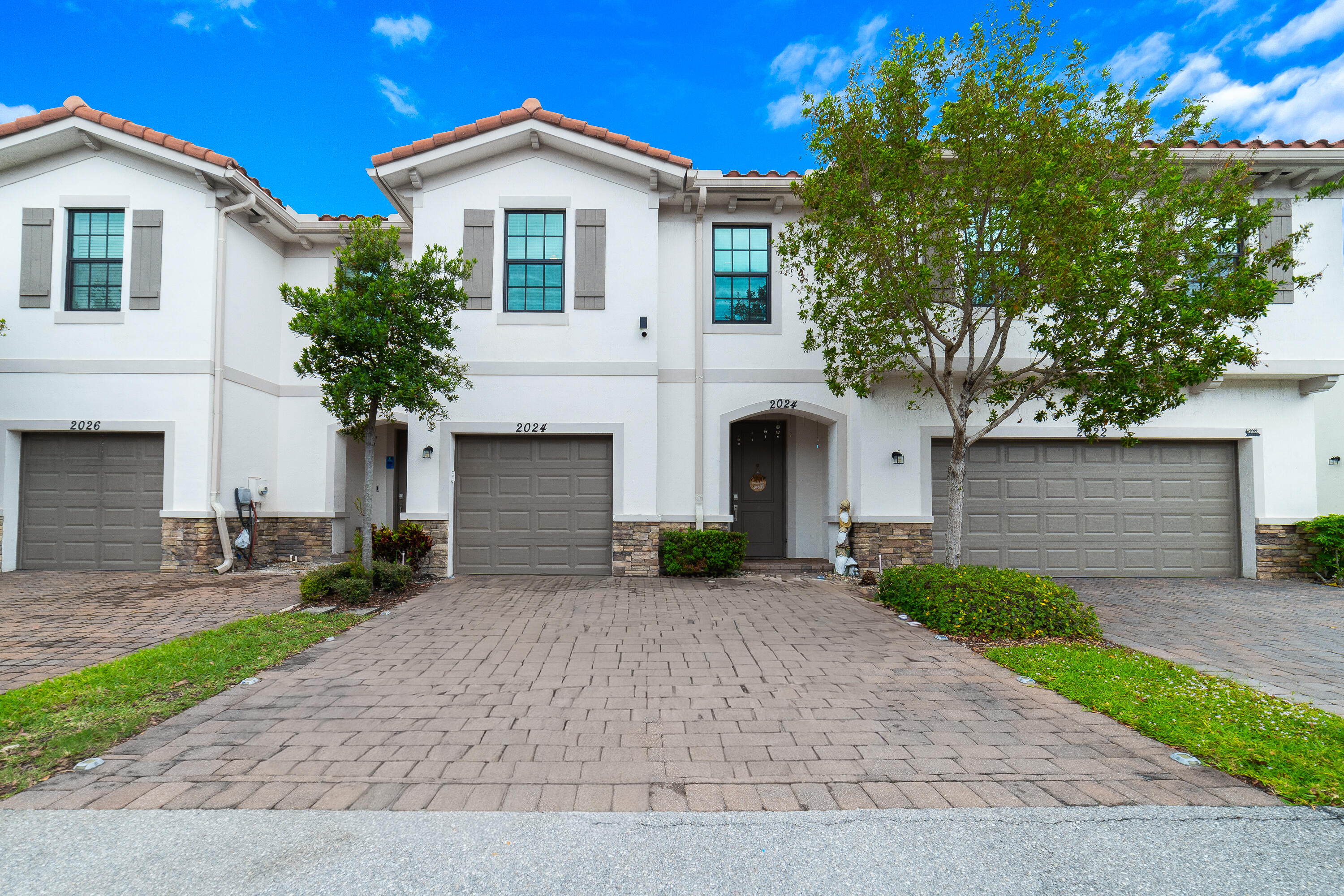 Foto de propiedad en 2024 Sugar Maple Drive, Riviera Beach, FL 33410 Riviera Beach con MLS# 