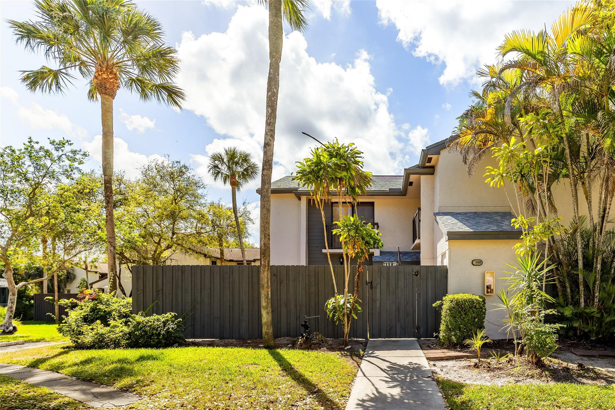 Foto de propiedad en 3183 Cocoplum Circle 3375, Coconut Creek, FL 33063 Coconut Creek con MLS# 