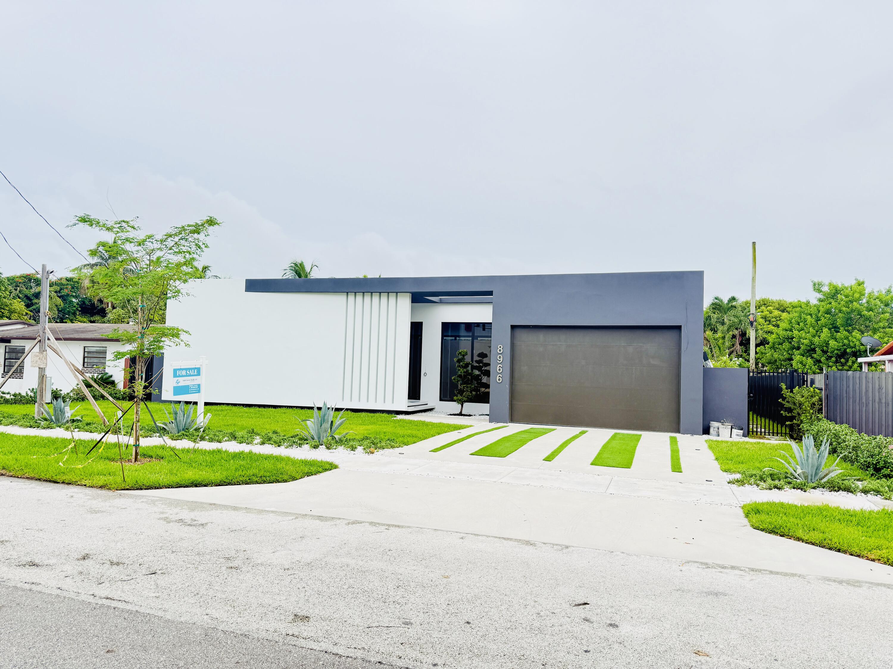 Foto de propiedad en 8966 SW 40th Terrace, Miami, FL 33165 Miami con MLS# 