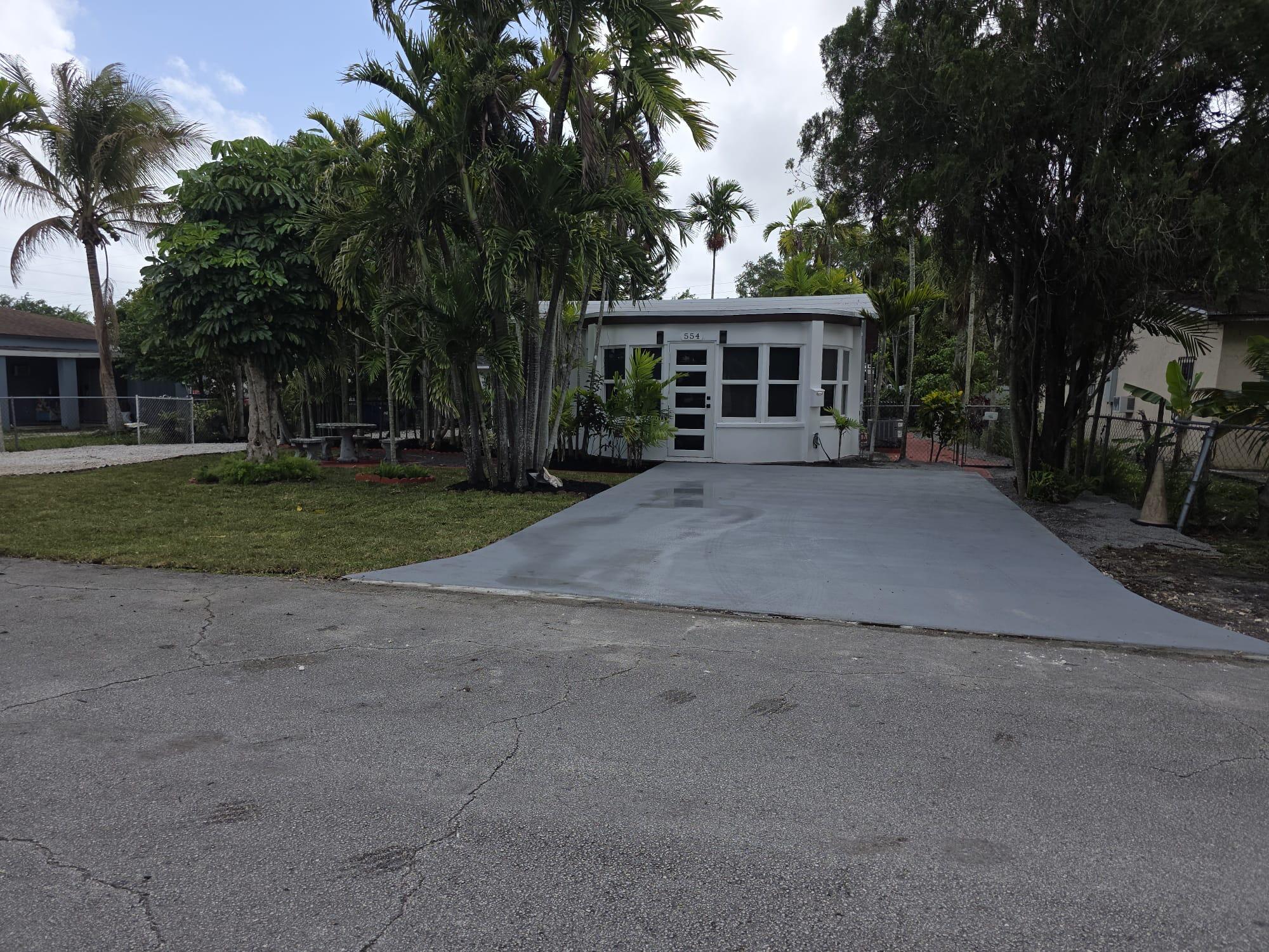 Foto de propiedad en 554 NW 102nd Street, Miami, FL 33150 Miami con MLS# 