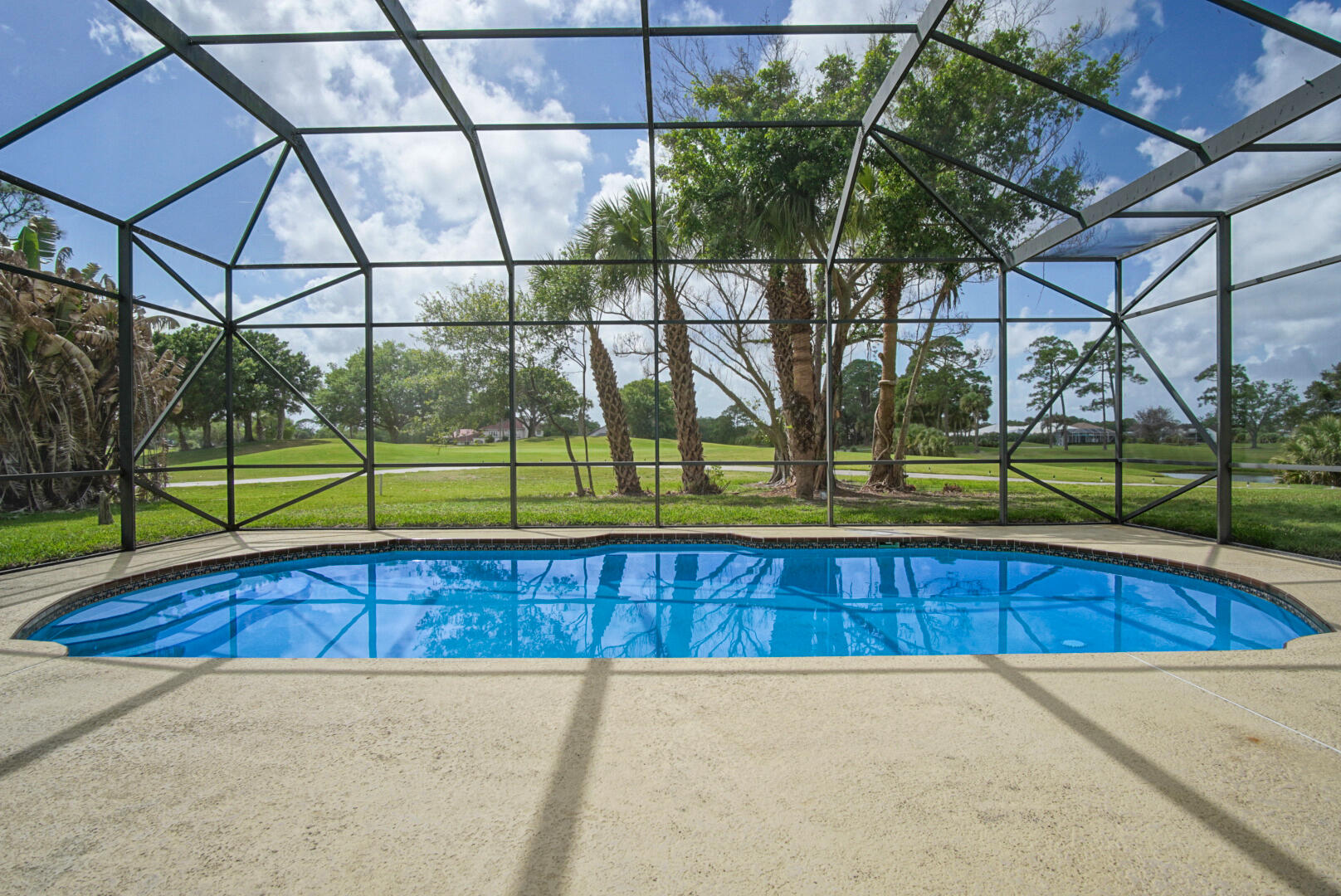 Foto de propiedad en 2987 Conifer Drive, Fort Pierce, FL 34951 Fort Pierce con MLS# 
