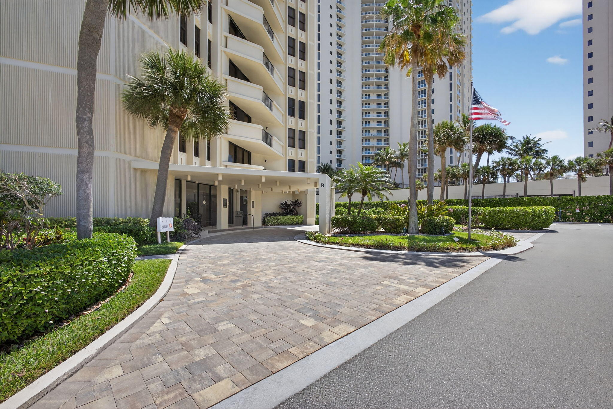 Foto de propiedad en 2800 N Ocean Drive B24d, Singer Island, FL 33404 Singer Island con MLS# 